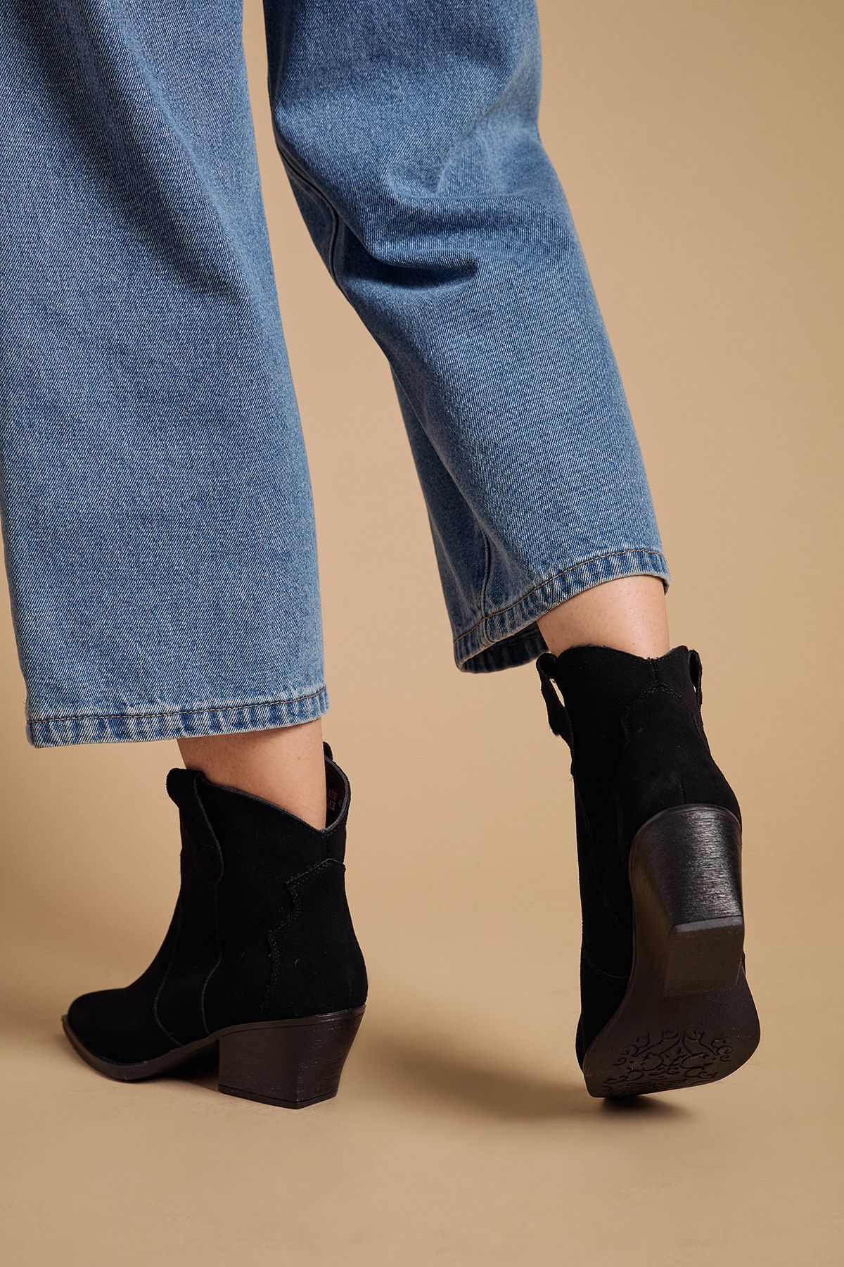 Oasis Amber Real Suede Western Ankle Boots Natural Black image 4