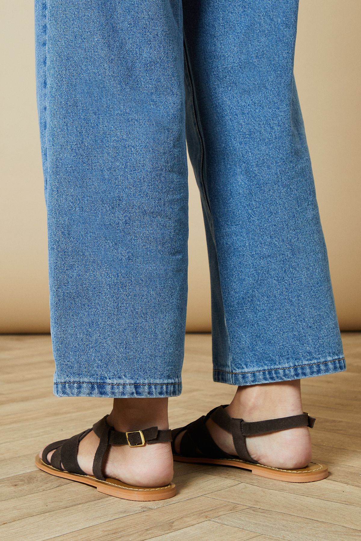 Oasis Fara Suede Cross Strap Flat Sandals Chocolate image 4