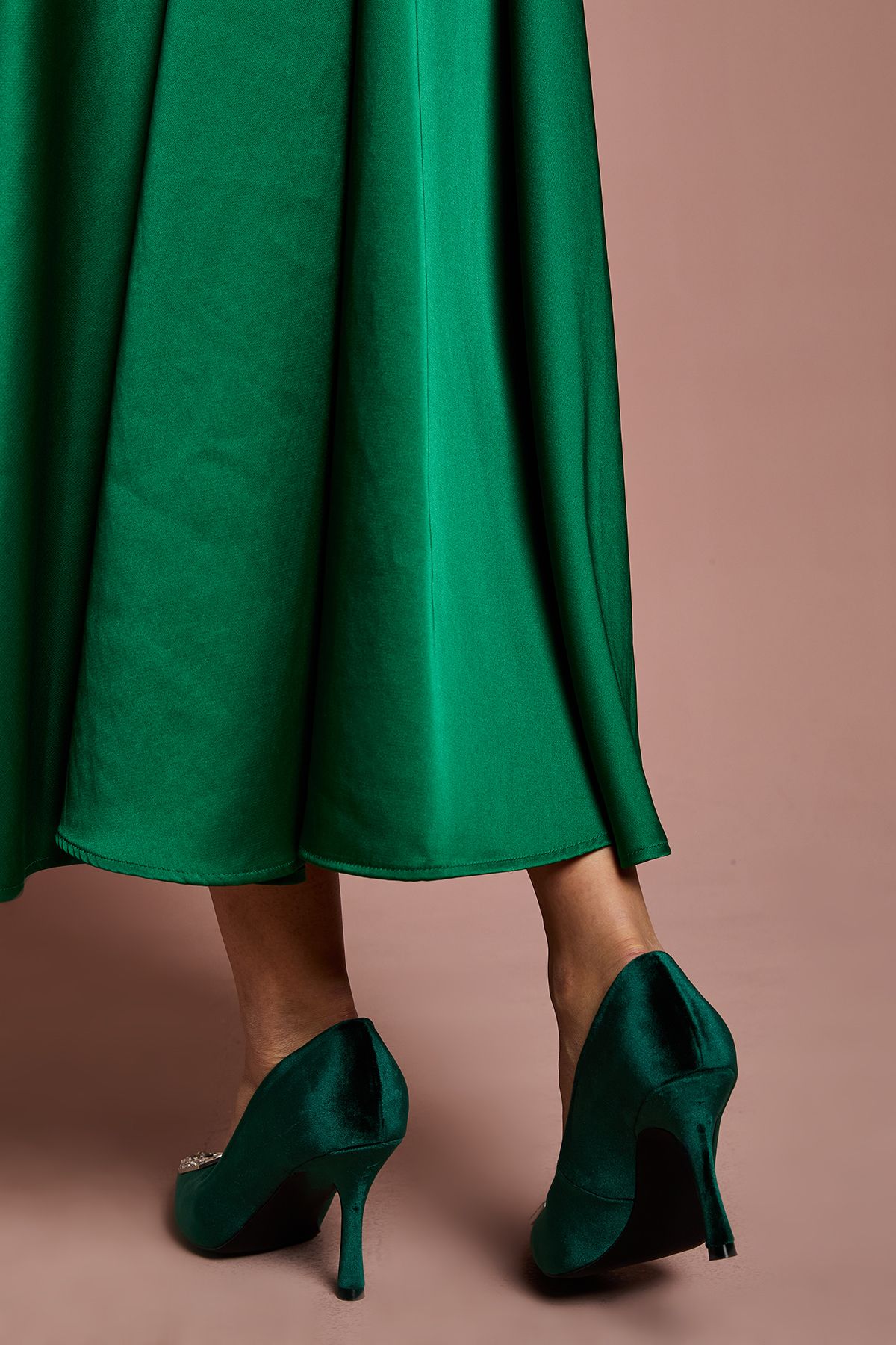 Coast Wide Fit Livvy Velvet Brooch Detail High Heel Stiletto Court Shoes Emerald image 4