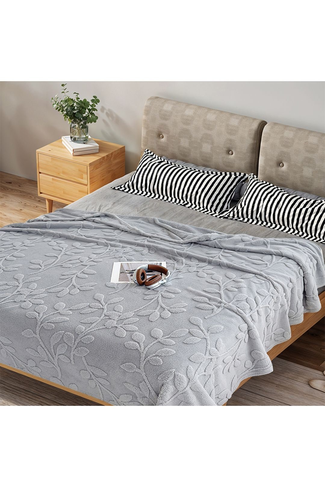 Living and Home Soft Warm Plush Fuzzy Throw Blanket image 2