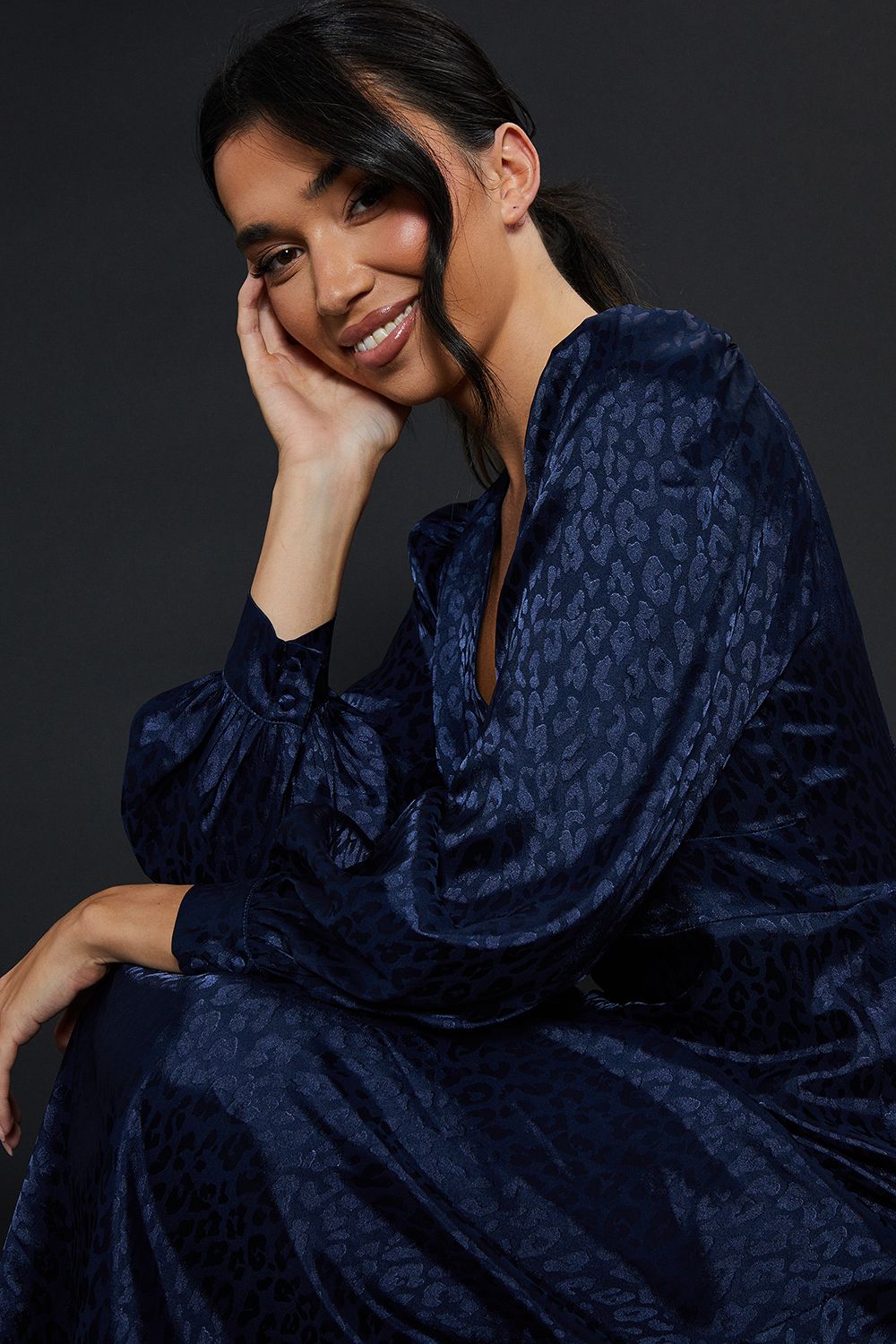 Dorothy Perkins Satin Animal Jacquard Empire Long Sleeve Midi Dress Navy image 4