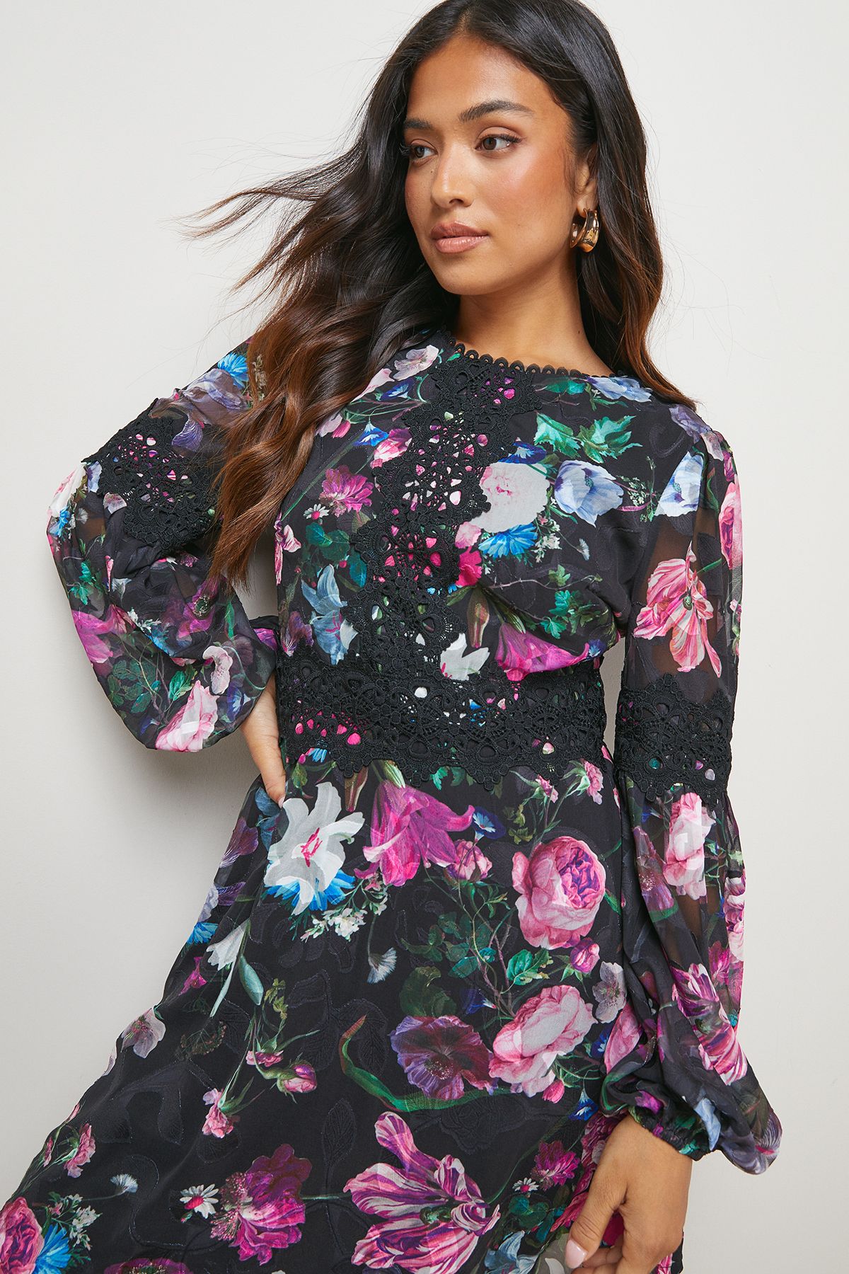 Oasis Petite Printed Dobby Chiffon Lace Detail Mini Dress Floral image 4