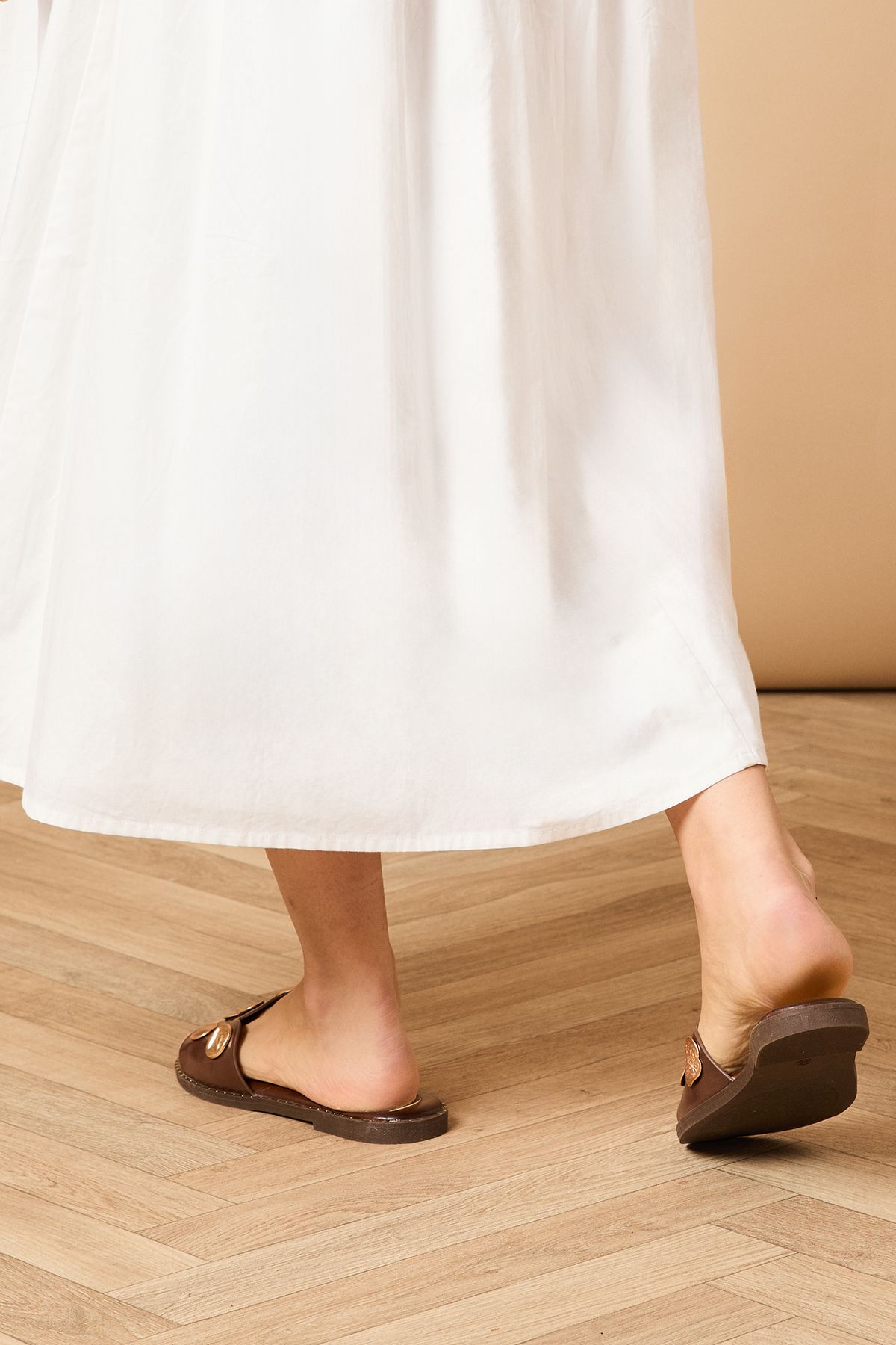 Oasis Mandy Faux Leather Metal Detail Sliders Chocolate image 4