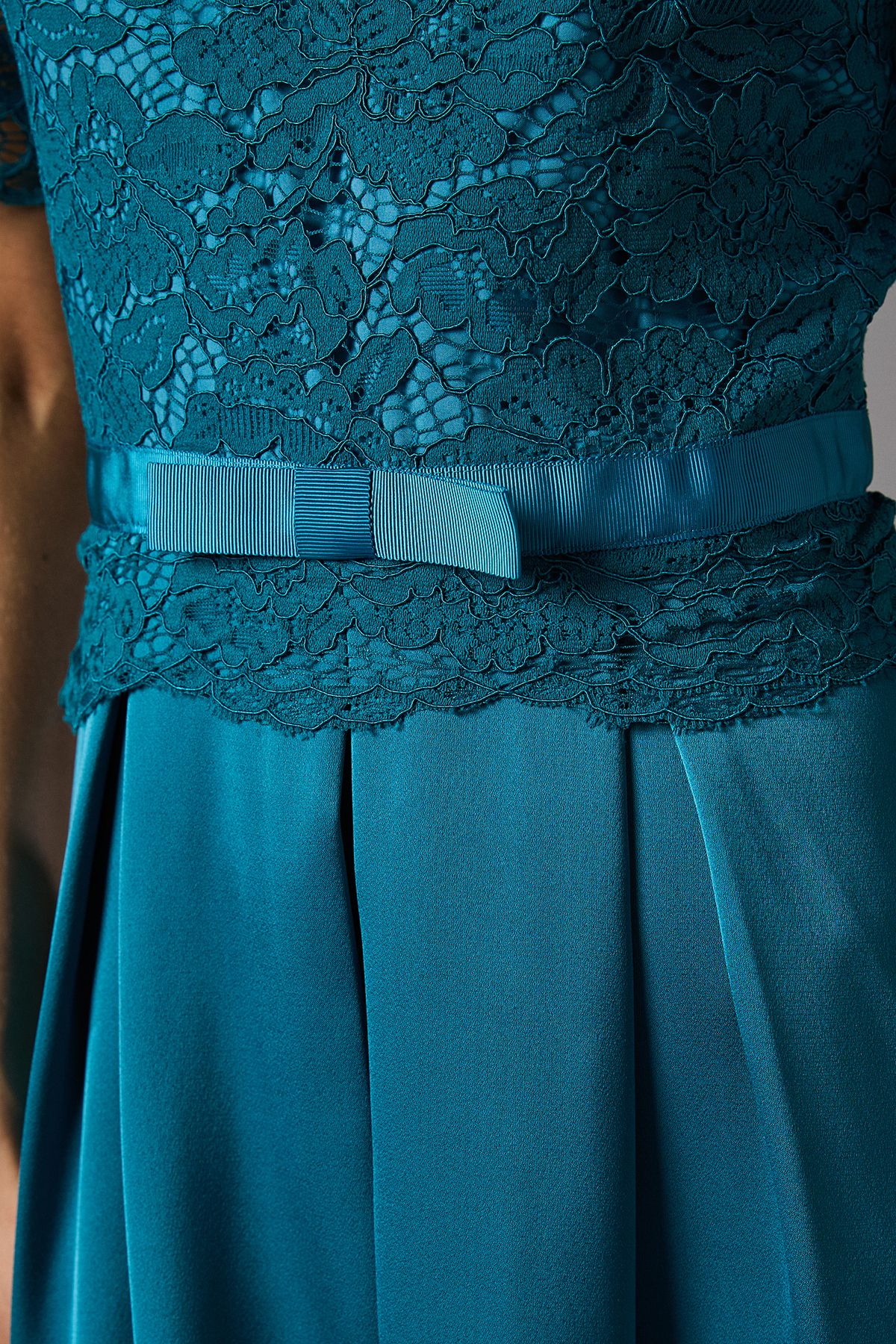 Coast Lace And Crepe Full Skirted Midi Dress Teal image 5