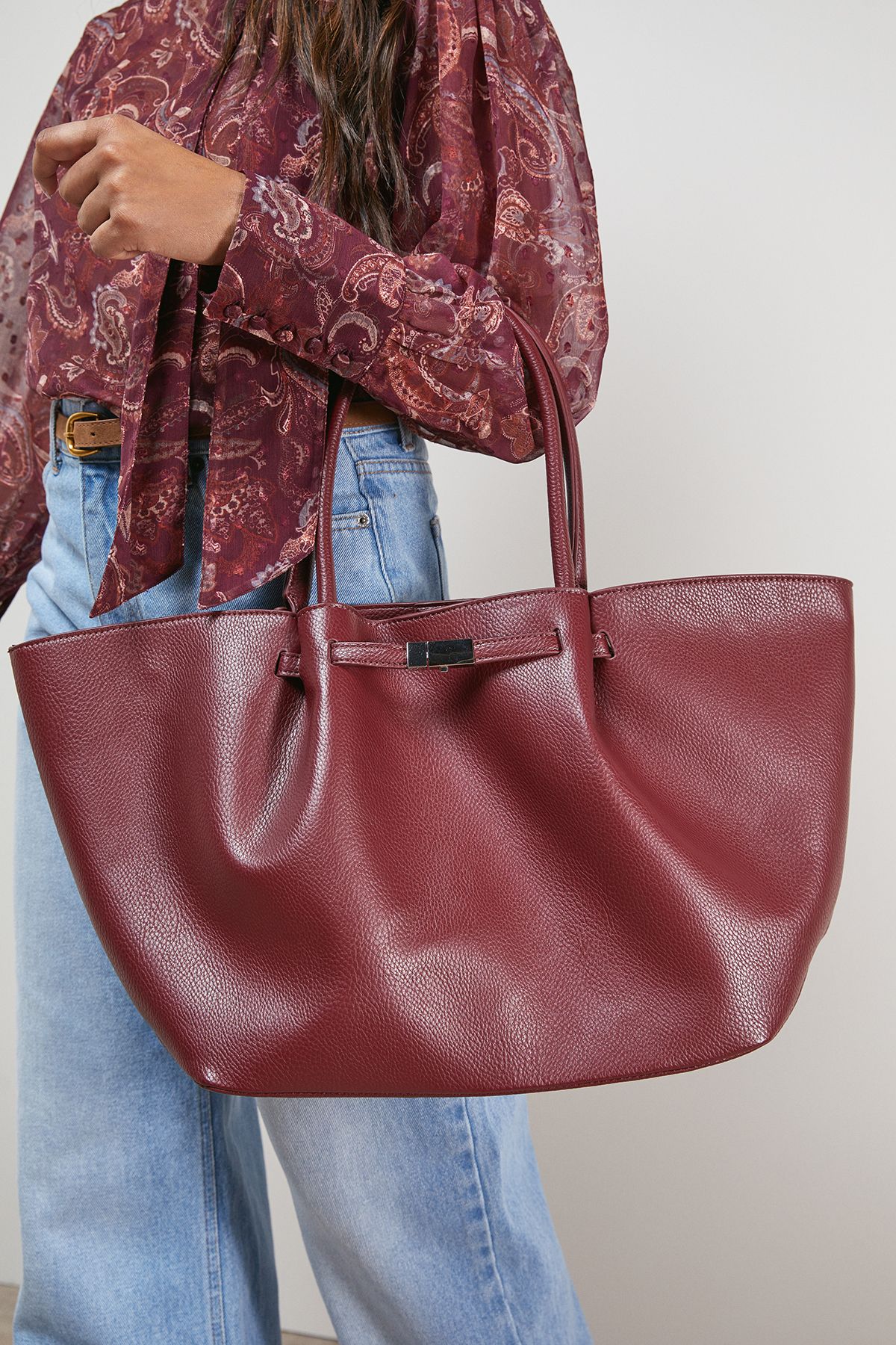 Oasis Topic Faux Leather Top Handle Tote Bag Cherry image 2