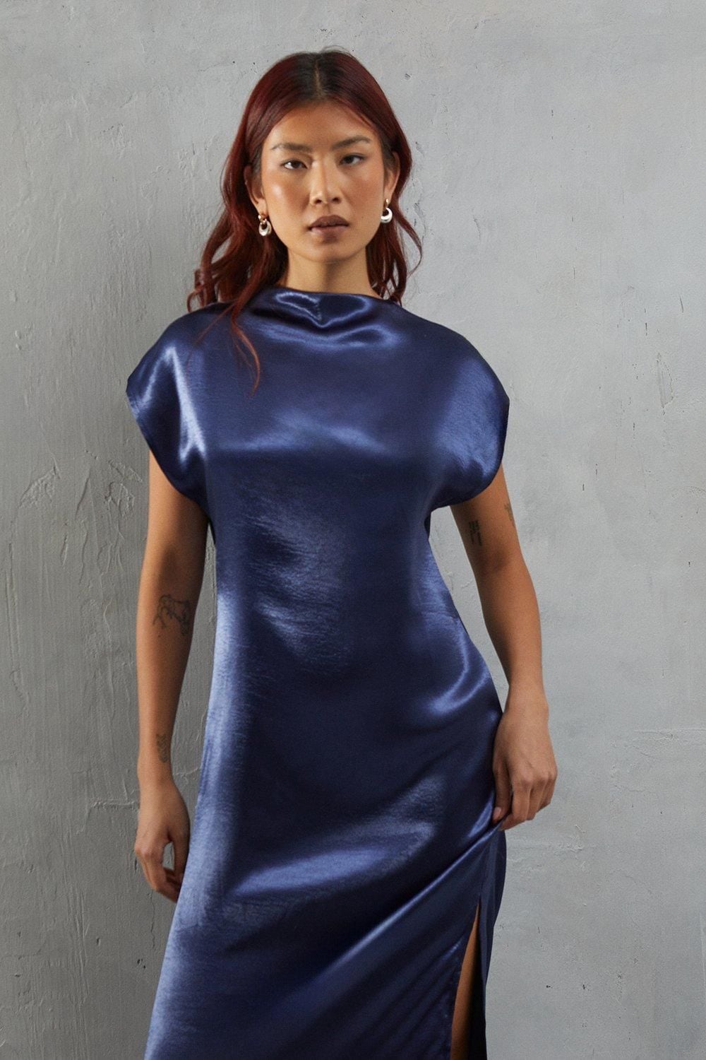 Warehouse High Shine Metallic Grown On Sleeve Midi Dress Navy image 2