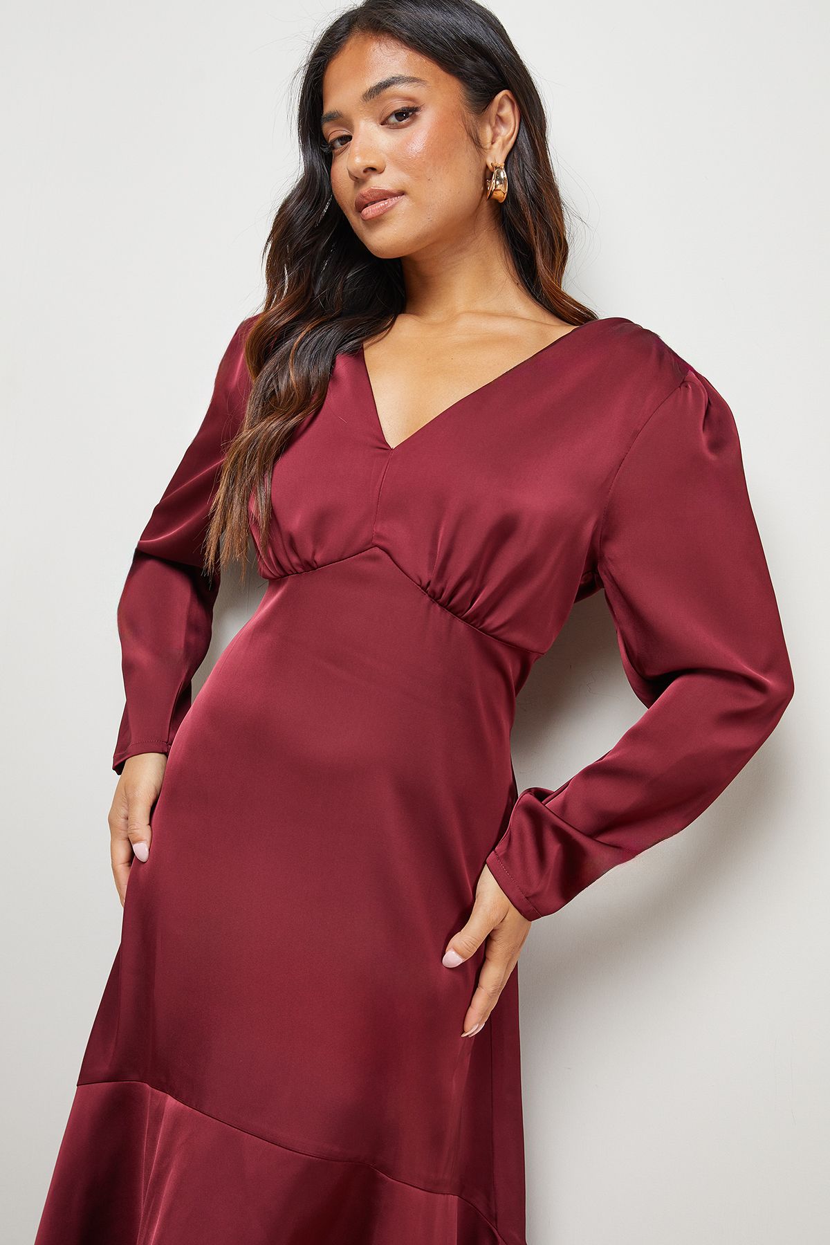 Oasis Petite Satin Puff Sleeve V Neck High Low Hem Midi Dress Merlot image 4