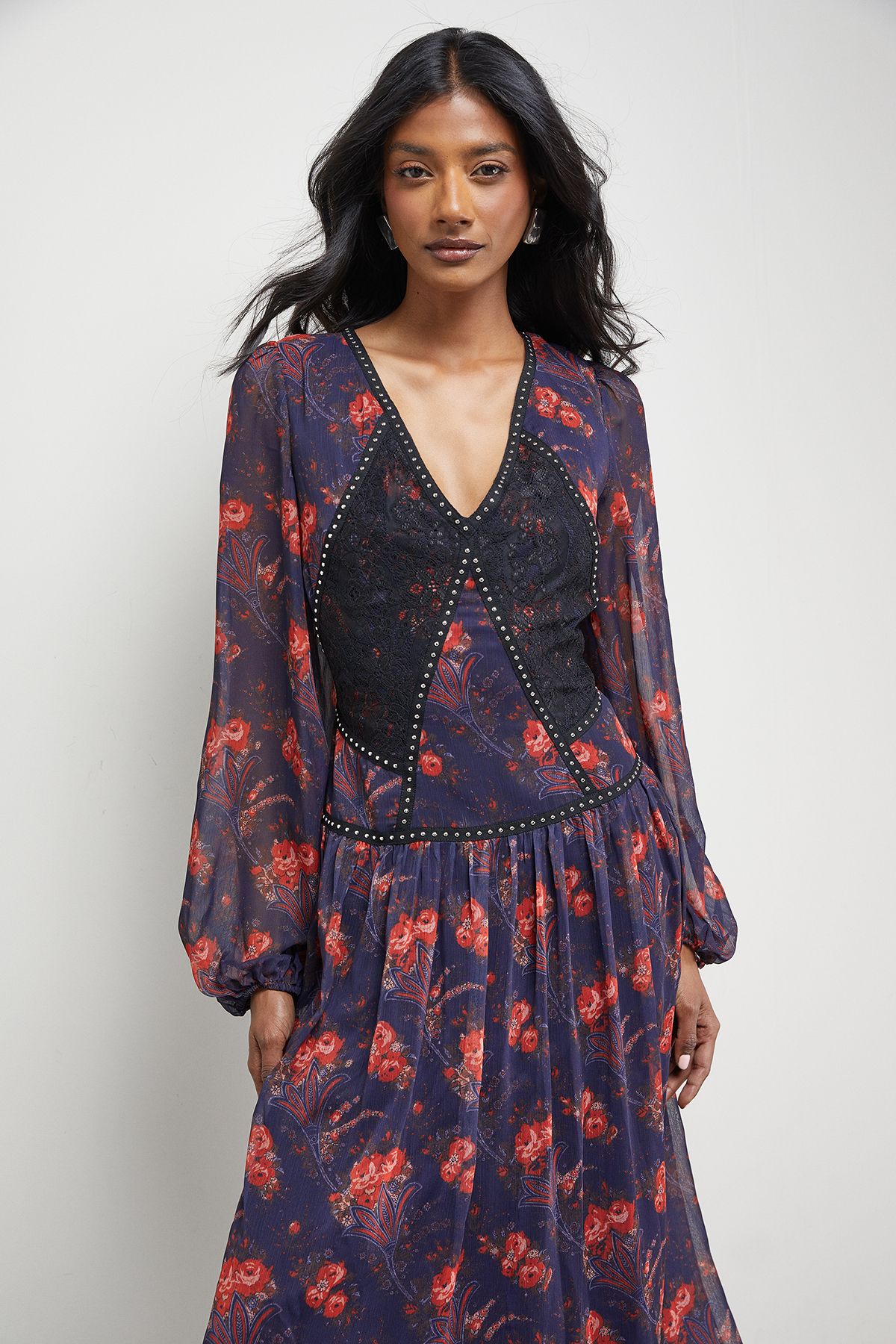 Warehouse Printed Chiffon Plunge Neck Pleated Maxi Dress Black image 4