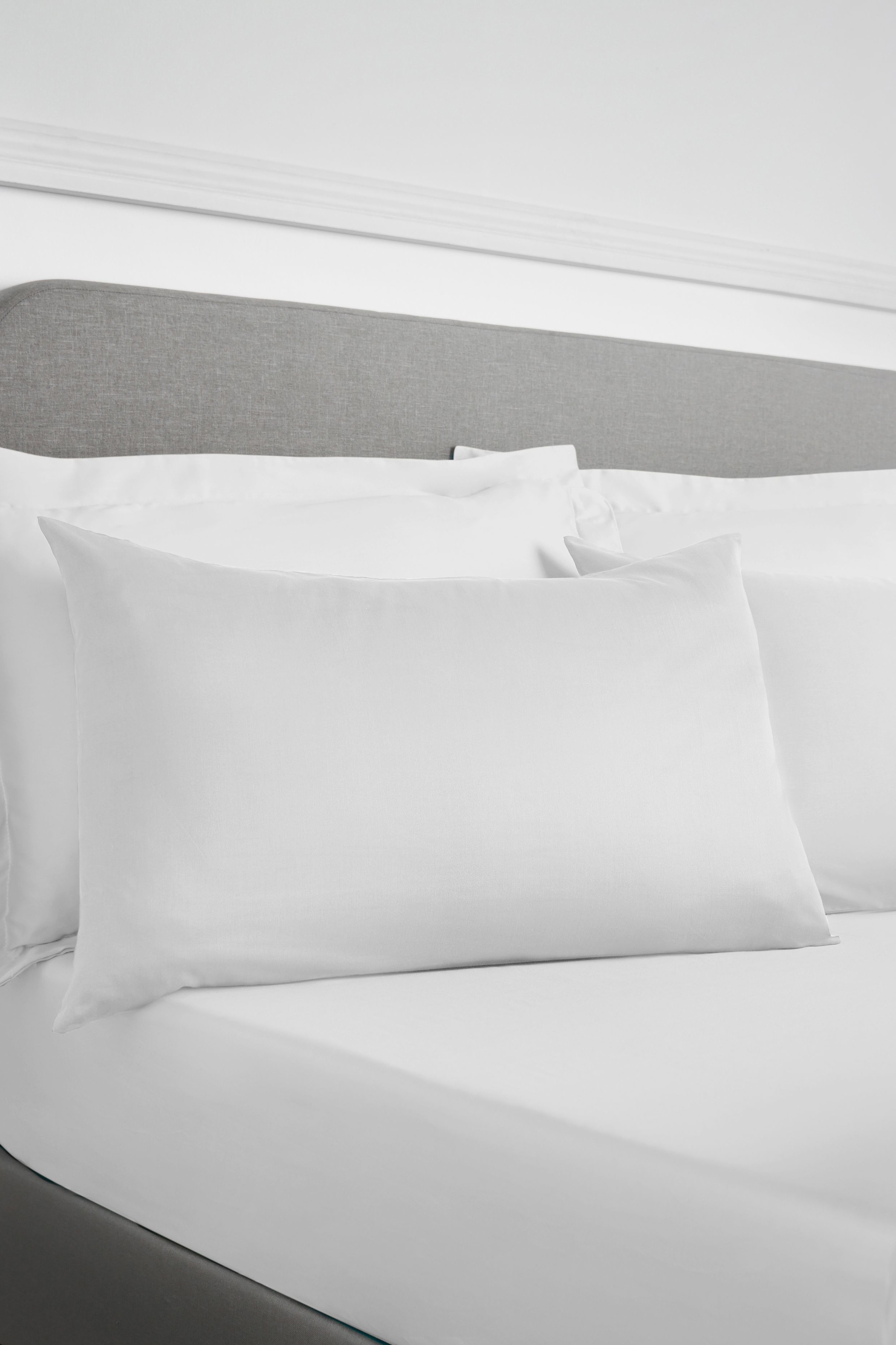 Bianca '400 Thread Count Cotton Sateen' Standard Pillowcases image 2