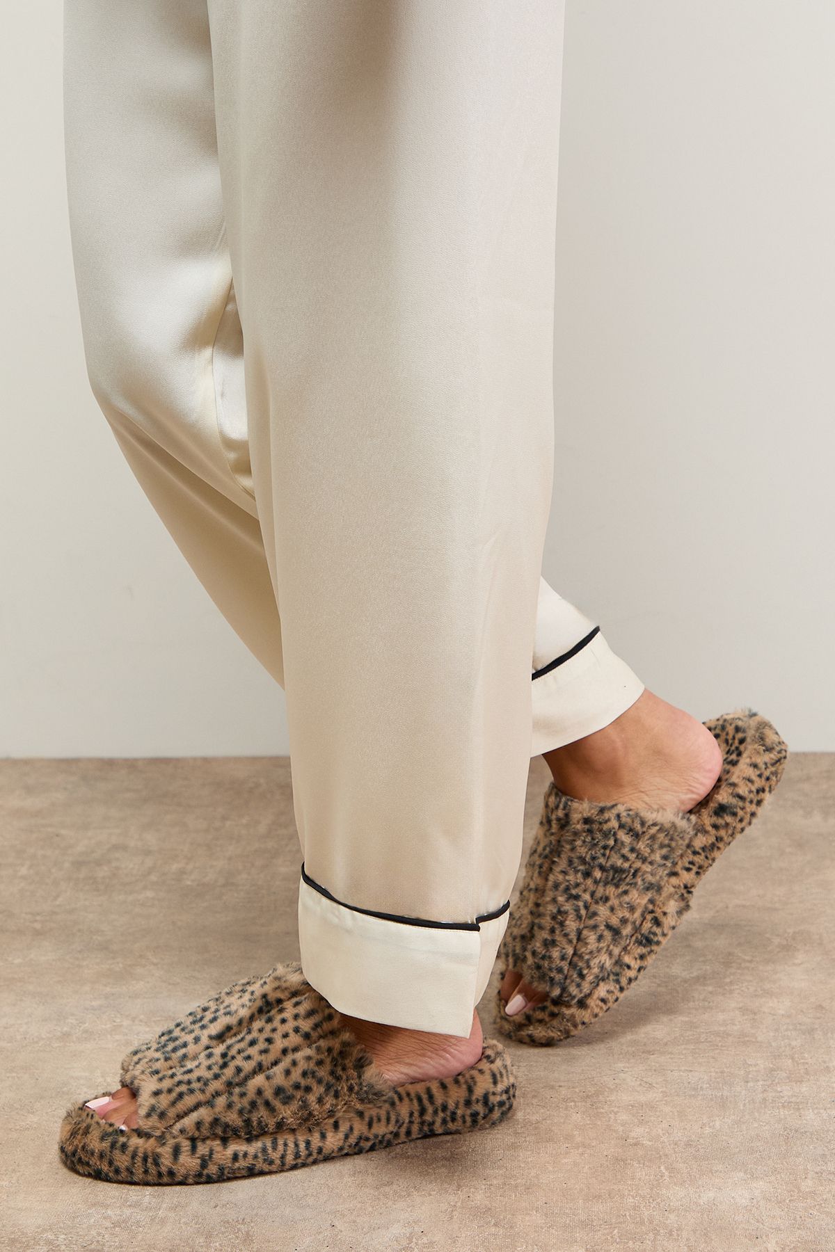 Oasis Mel Faux Fur Slider Slippers Leopard image 1