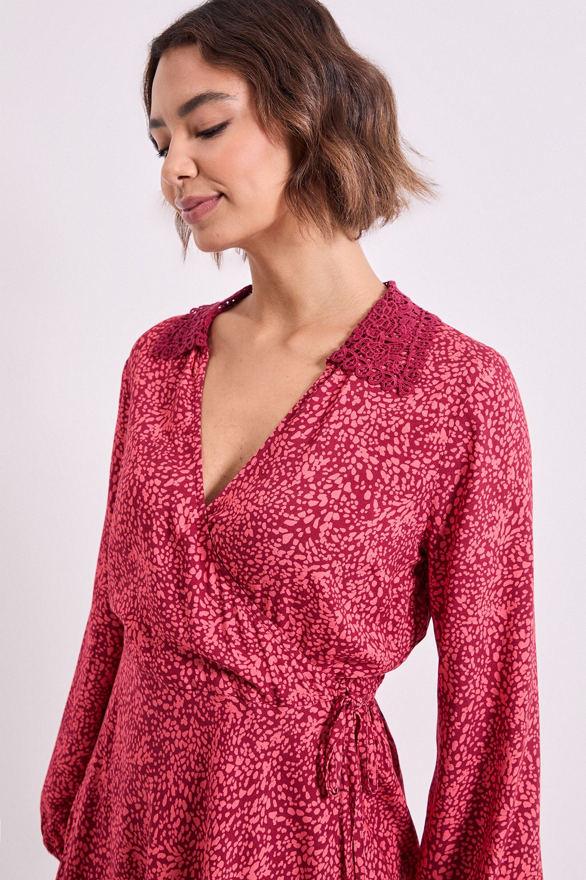 Dorothy Perkins Pink Animal Lace Collar Detail Wrap Printed Mini Dress Pink image 4