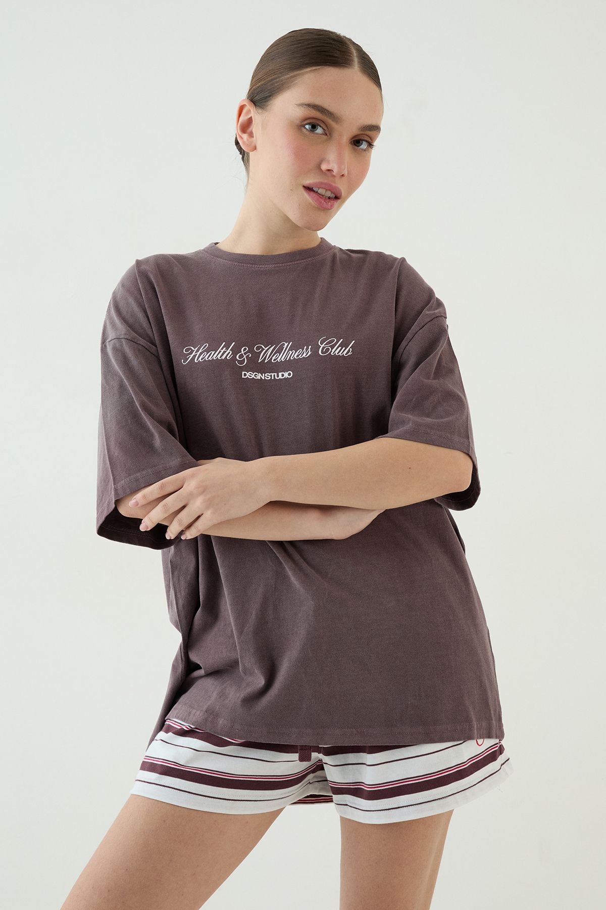 DSGN Studio DSGN Studio Health And Wellness Club Printed Oversized T-Shirt Chocolate