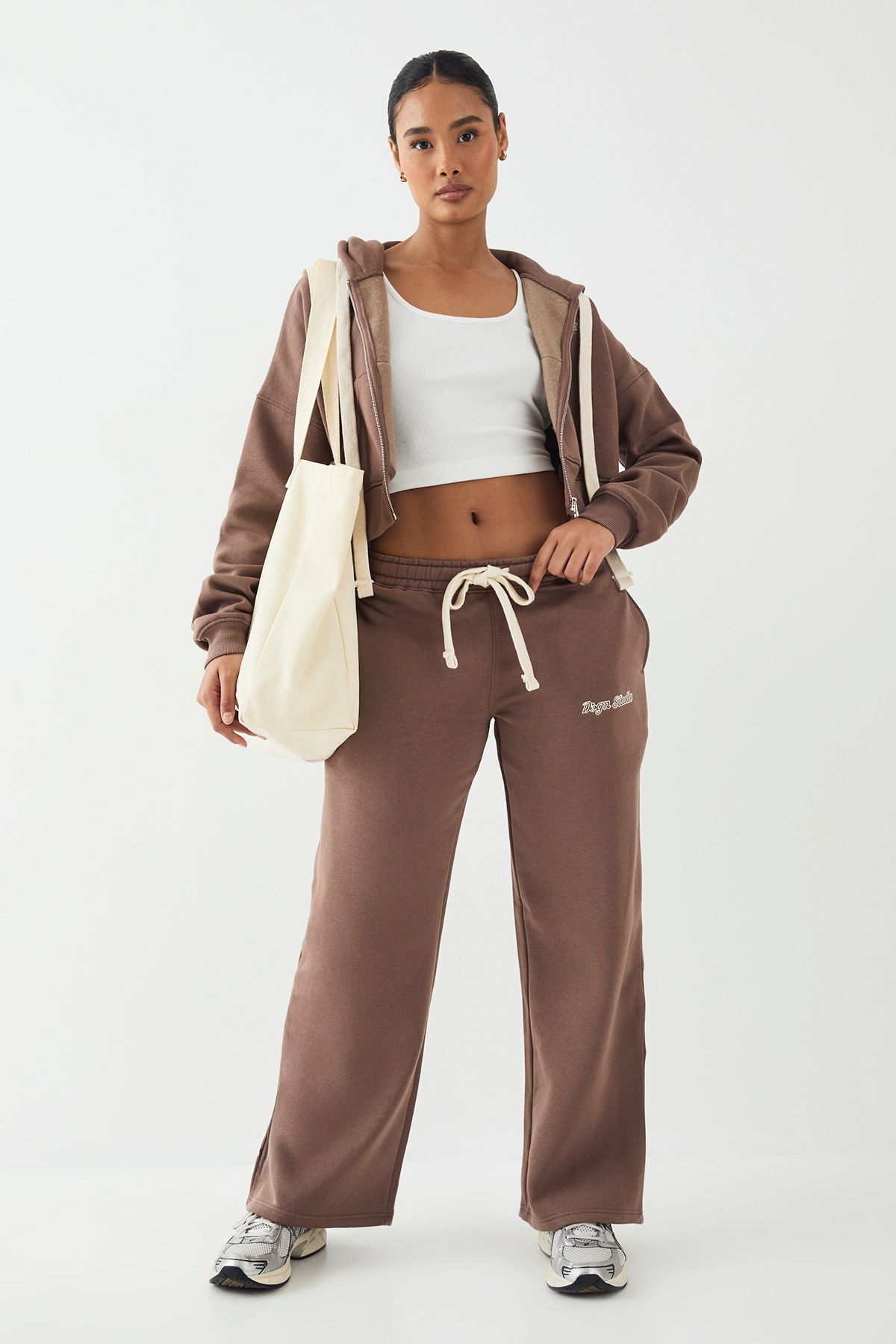 DSGN Studio DSGN Studio Contrast Drawcord Mid Rise Straight Leg Jogger Mocha image 1