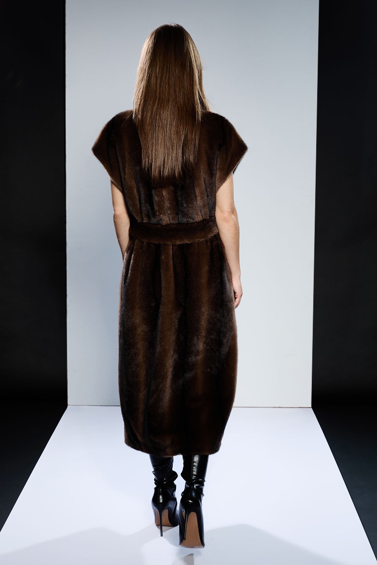 RUNWAY 1.8.1.8 Runway 1.8.1.8 Faux Fur Sleeveless Longline Gilet Brown image 3