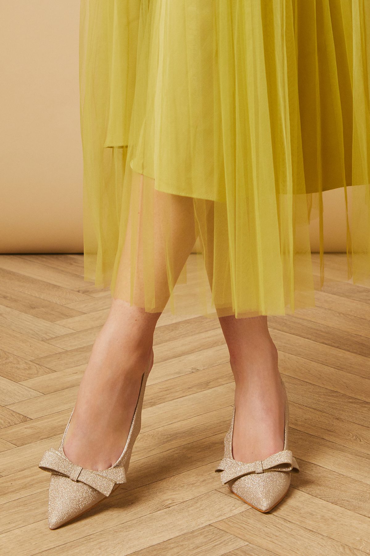 Oasis Brina Glitter Bow Detail Slingback High Stiletto Heel Court Shoes Gold image 3