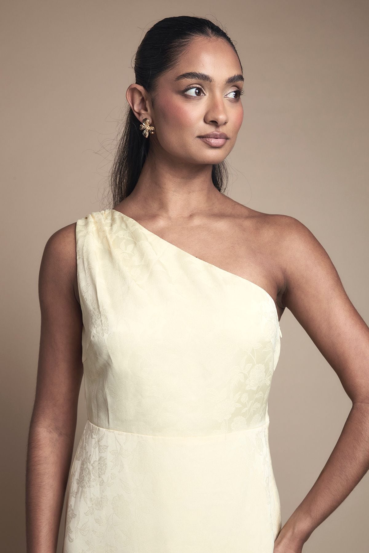 Oasis One Shoulder Satin Jacquard Bridesmaid Maxi Dress Butter image 4