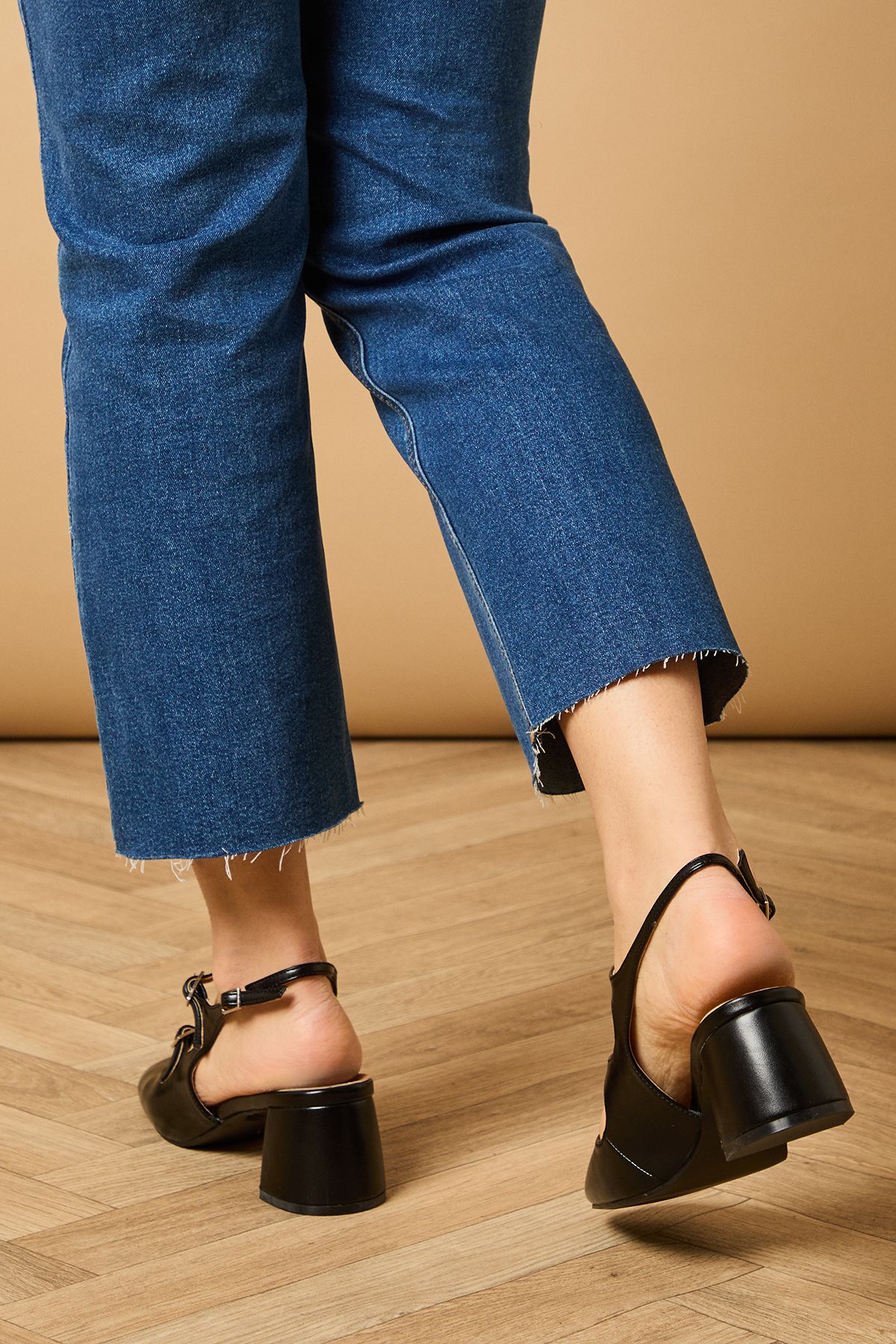 Oasis Imorina Faux Leather Double Mary Jane Slingback Medium Block Heeled Shoes Black image 4