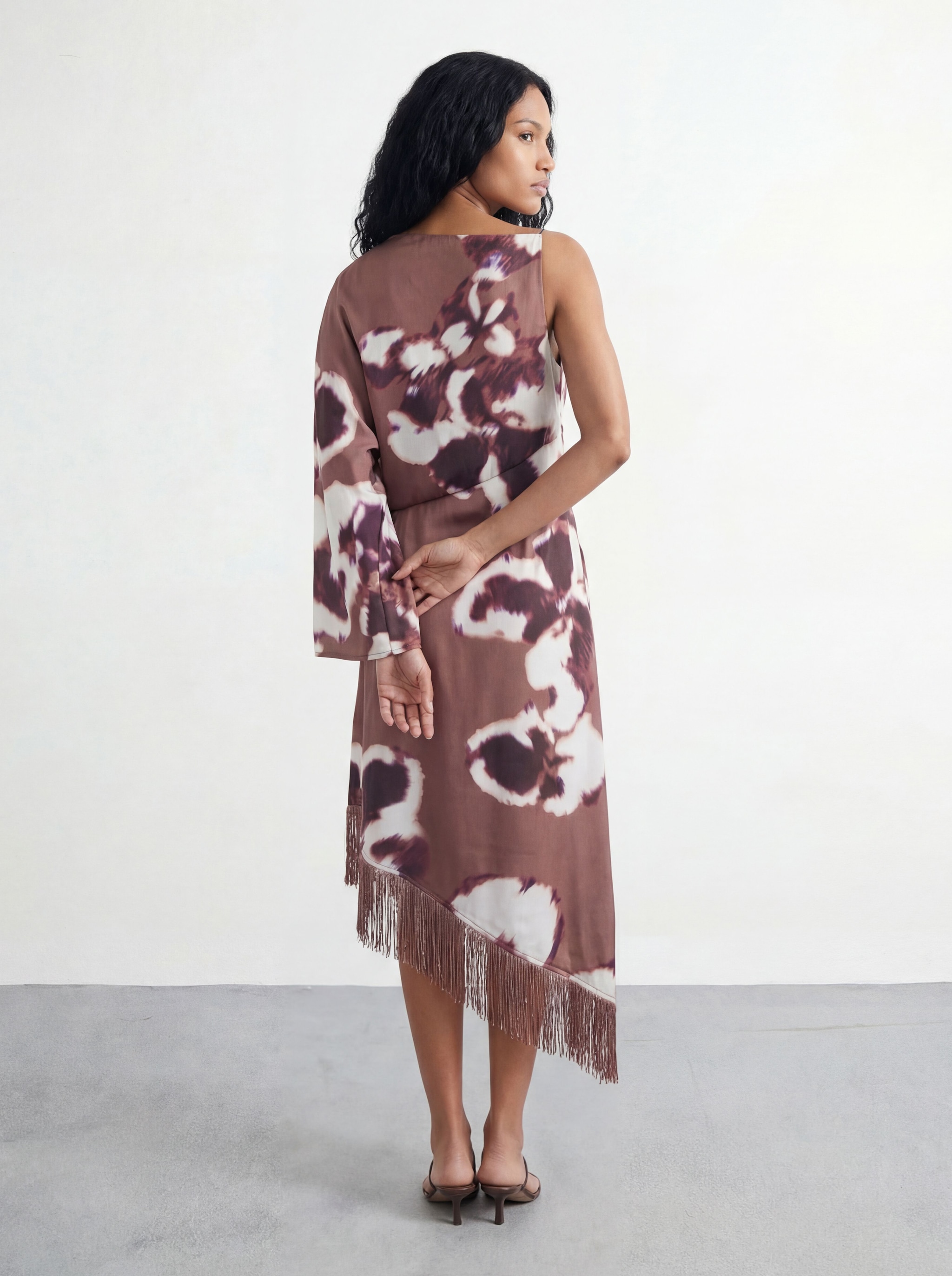 Warehouse Petite Placement Print One Shoulder Satin Midi Dress Floral image 4