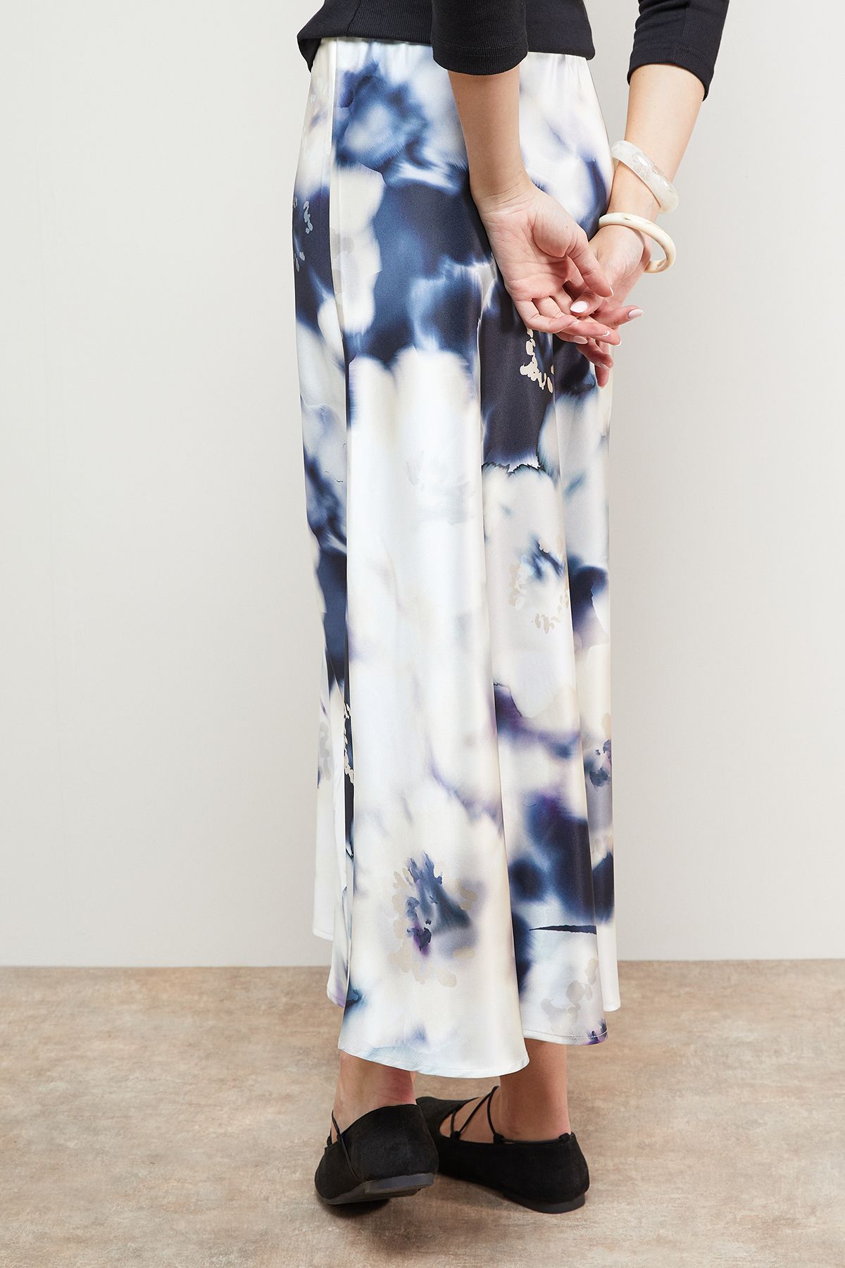 Oasis Printed Satin Bias Midi Skirt Floral image 4