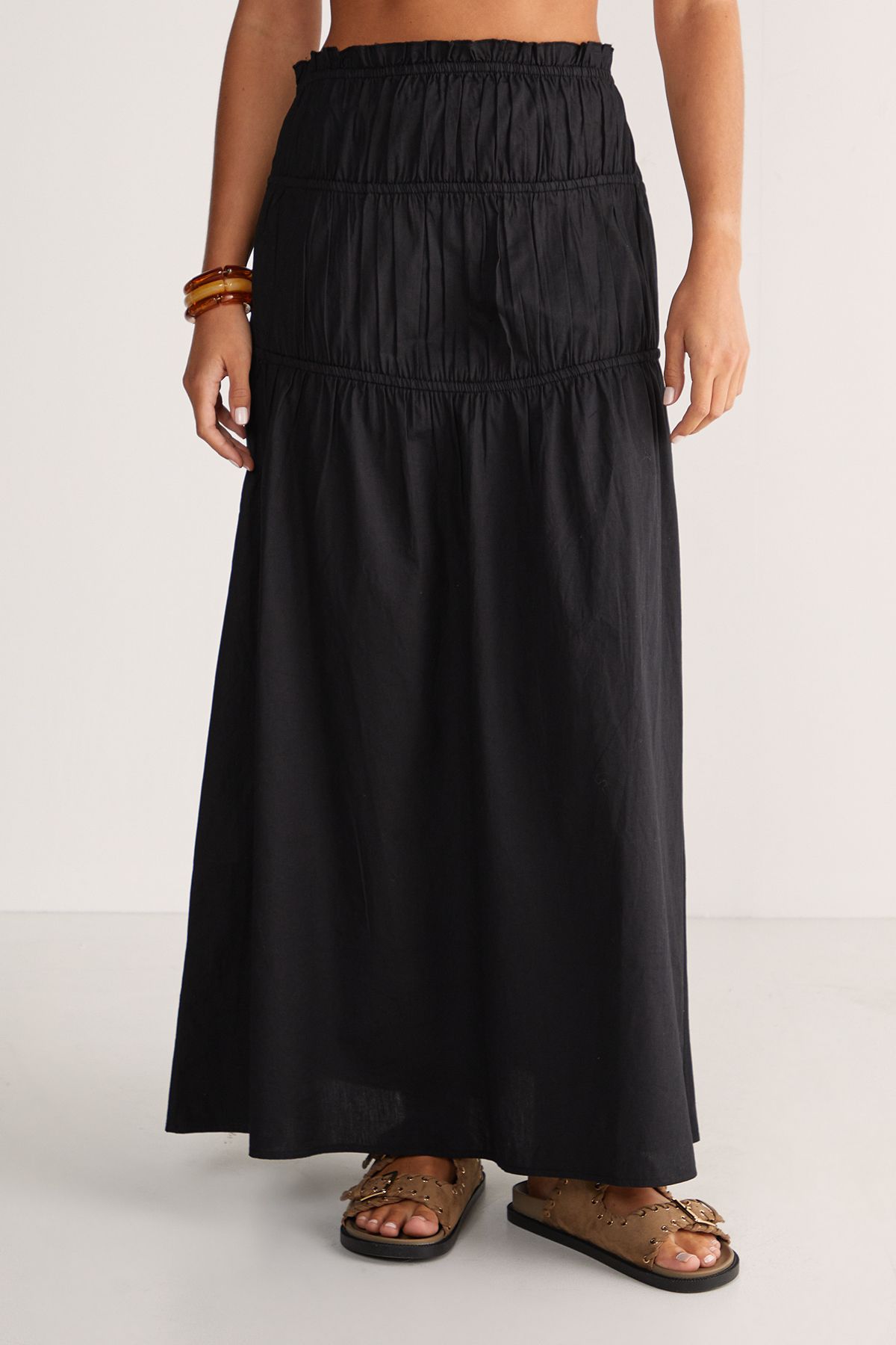 NastyGal Cotton Poplin Ruched Midi Skirt Black image 2