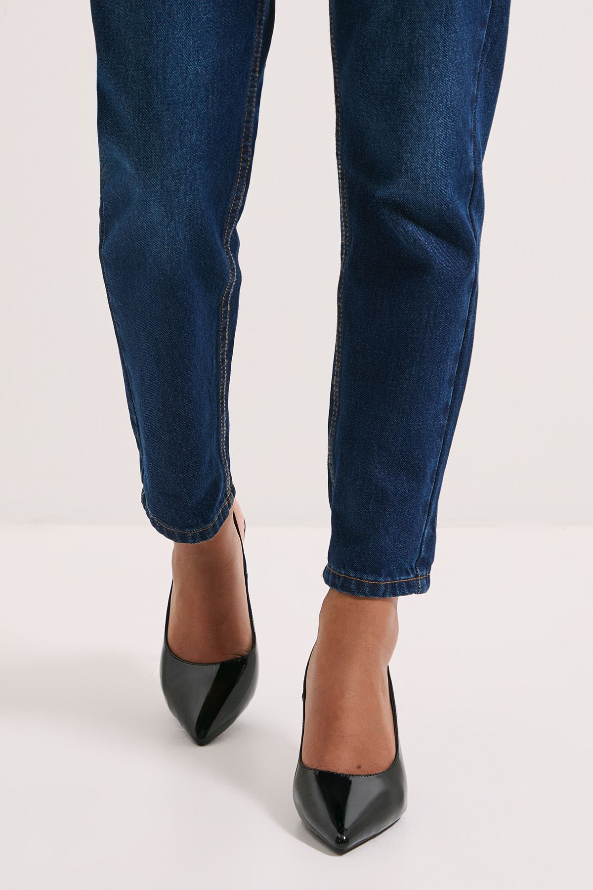 Dorothy Perkins Wide Fit Dasha Sling Back High Stiletto Court Shoes True Black image 3