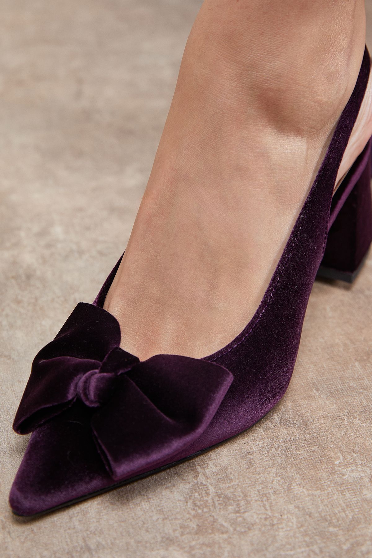 Oasis Seala Velvet Bow Slingback Medium Block Heel Court Shoes Fig image 4