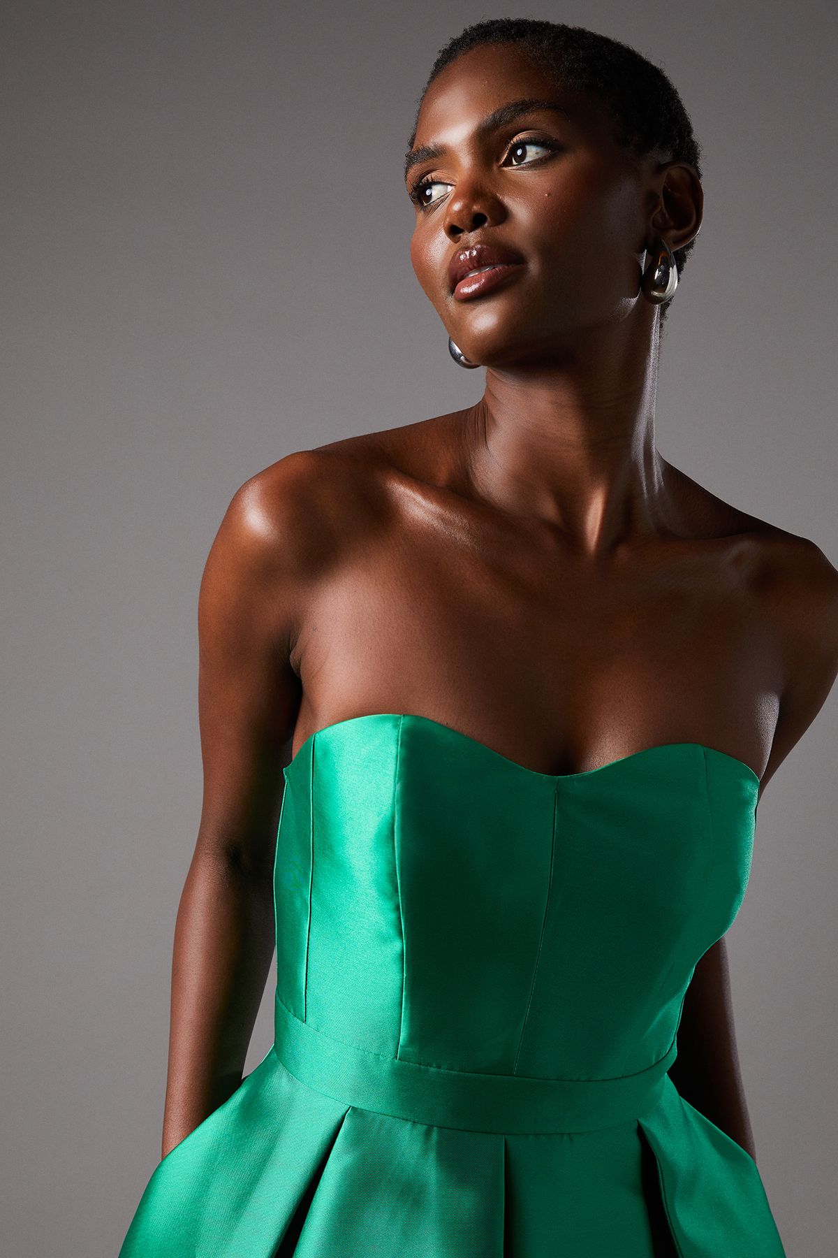 Coast Pleated Twill Midi Dress With Sweetheart Neckline Green image 3