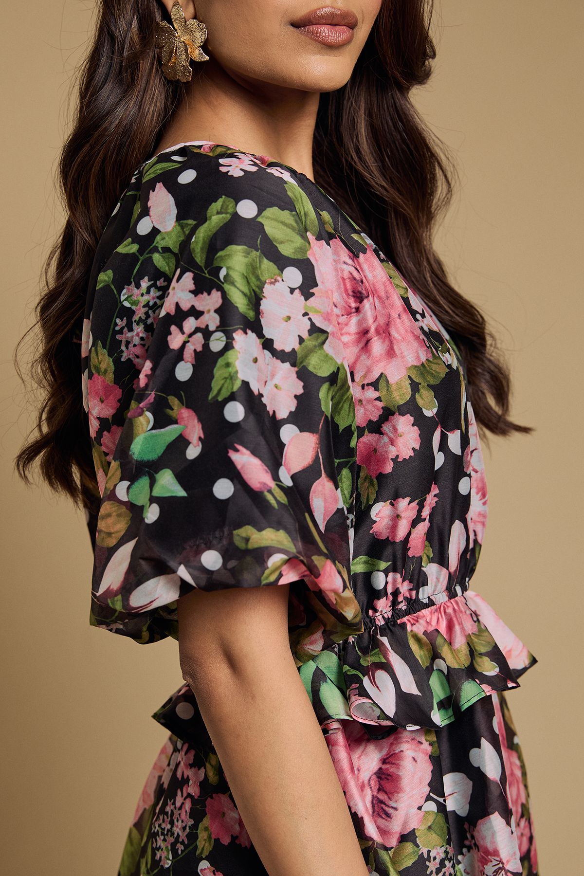 Oasis Petite Shirred Bodice Puff Sleeve Tiered Midi Dress Black image 5