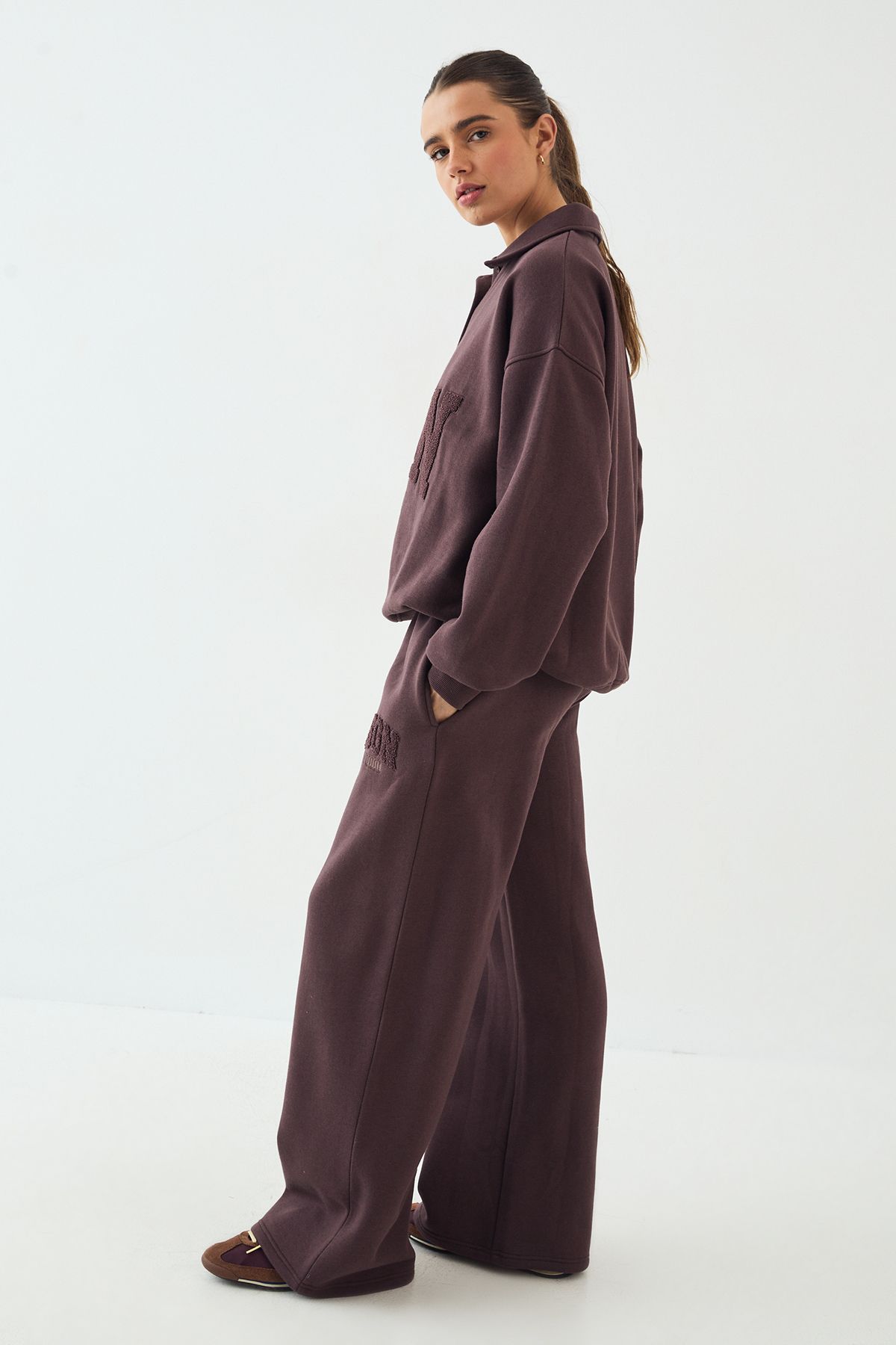 DSGN Studio DSGN Studio Towelling Applique Straight Leg Jogger Chocolate image 3