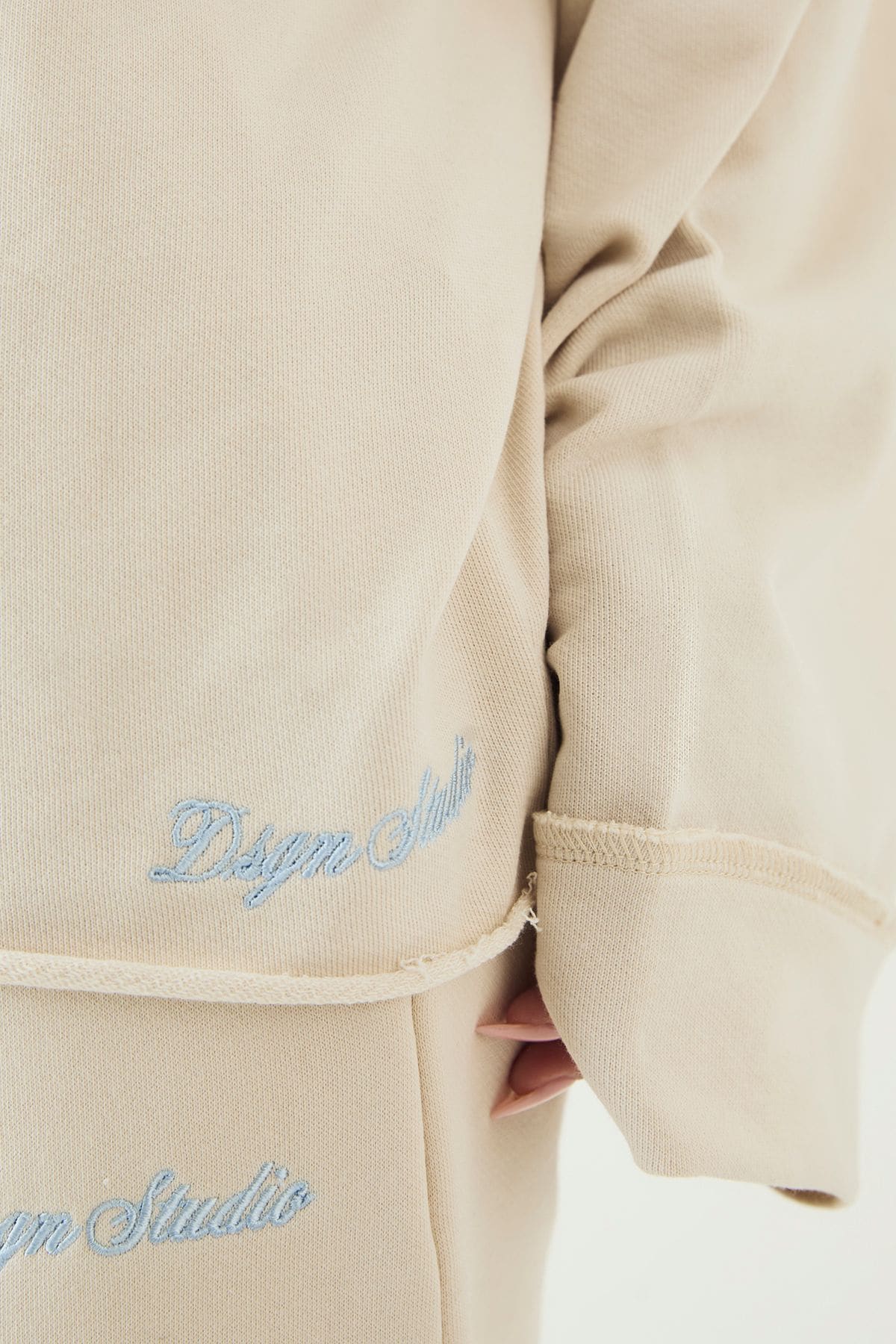 DSGN Studio DSGN Studio Script Embroidered Off The Shoulder Sweatshirt Cream image 4