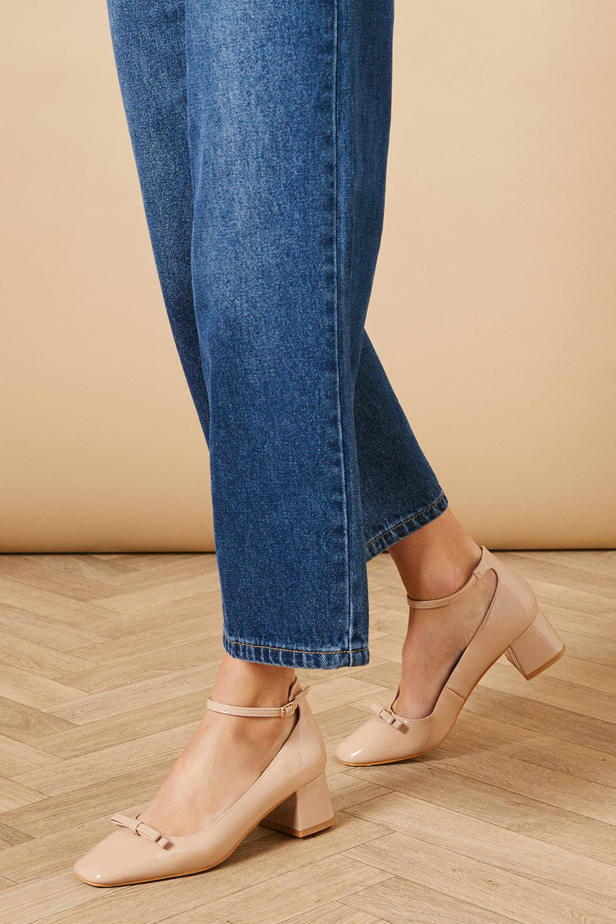 Oasis Debbie Faux Patent Leather Bow Detail Low Block Heel Court Shoes Beige image 1