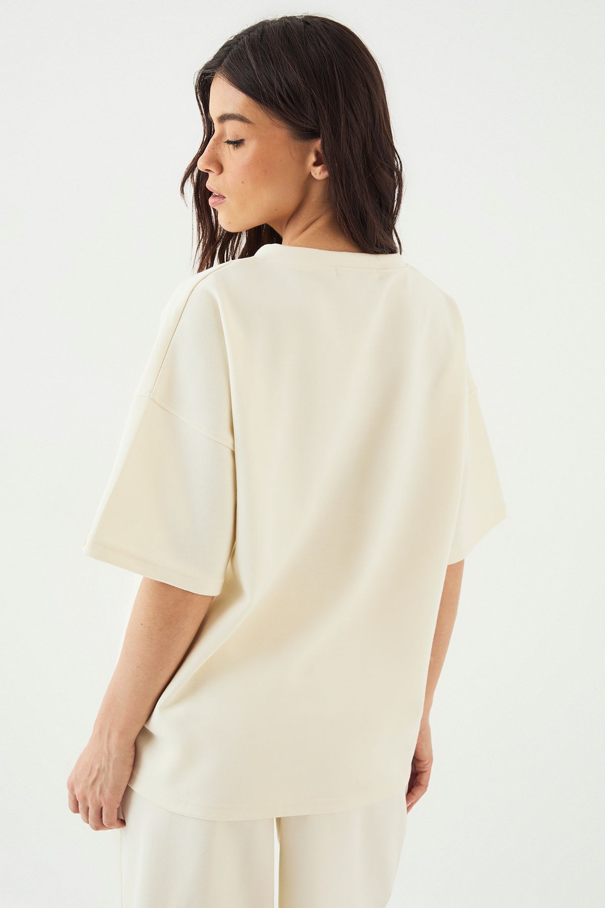 DSGN Studio DSGN Studio Interlock V Neck Oversized T-Shirt Cream image 2