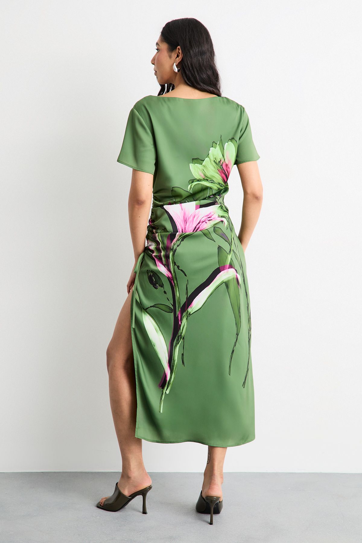 Warehouse Floral Printed Drawstring Waist Short Sleeve Midi Dress Green image 3