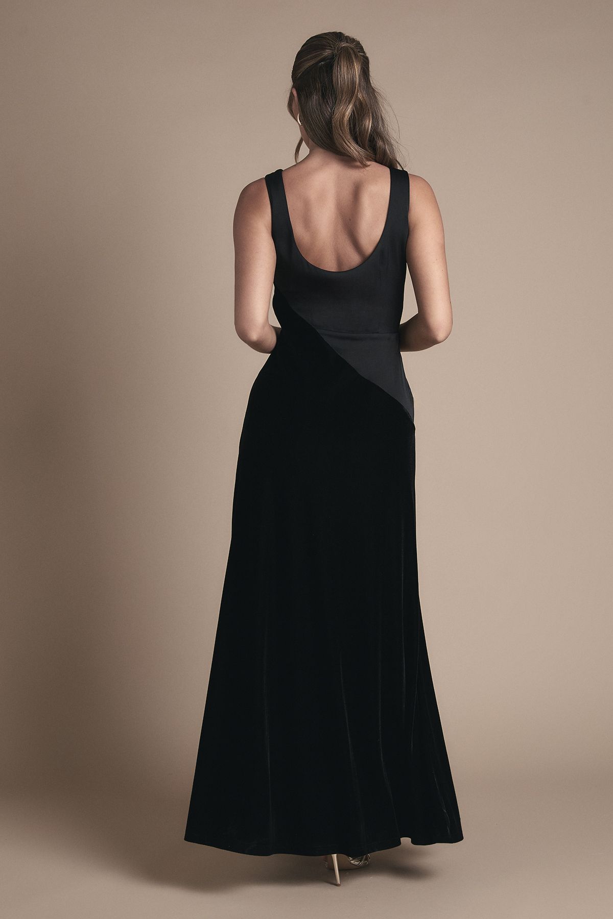 Coast Velvet Contrast V Neck Full Skirt Maxi Bridesmaid Dress Black image 4