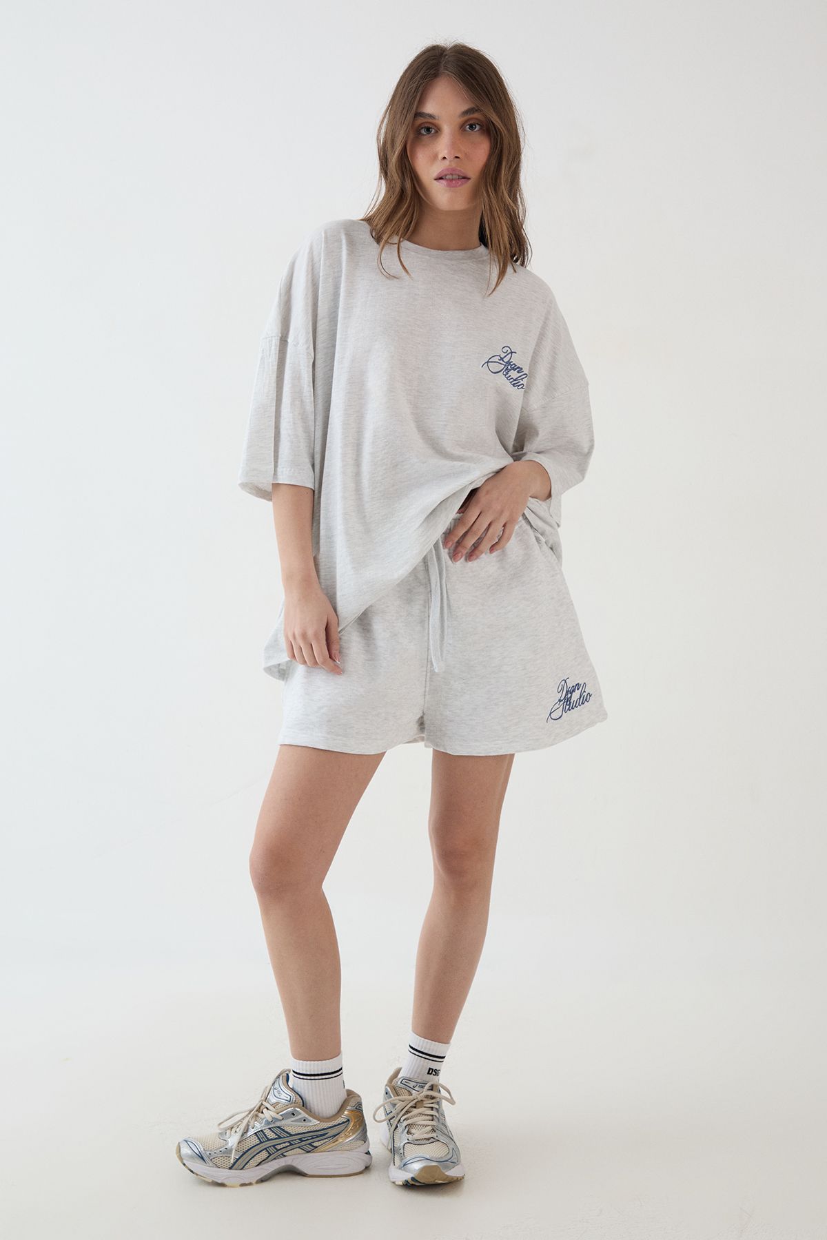 DSGN Studio DSGN Studio Contrast Script Sweat Short Ash Grey