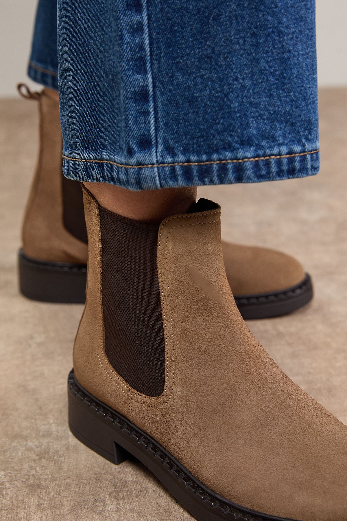 Oasis Betty Real Suede Chunky Chelsea Boots Taupe image 4