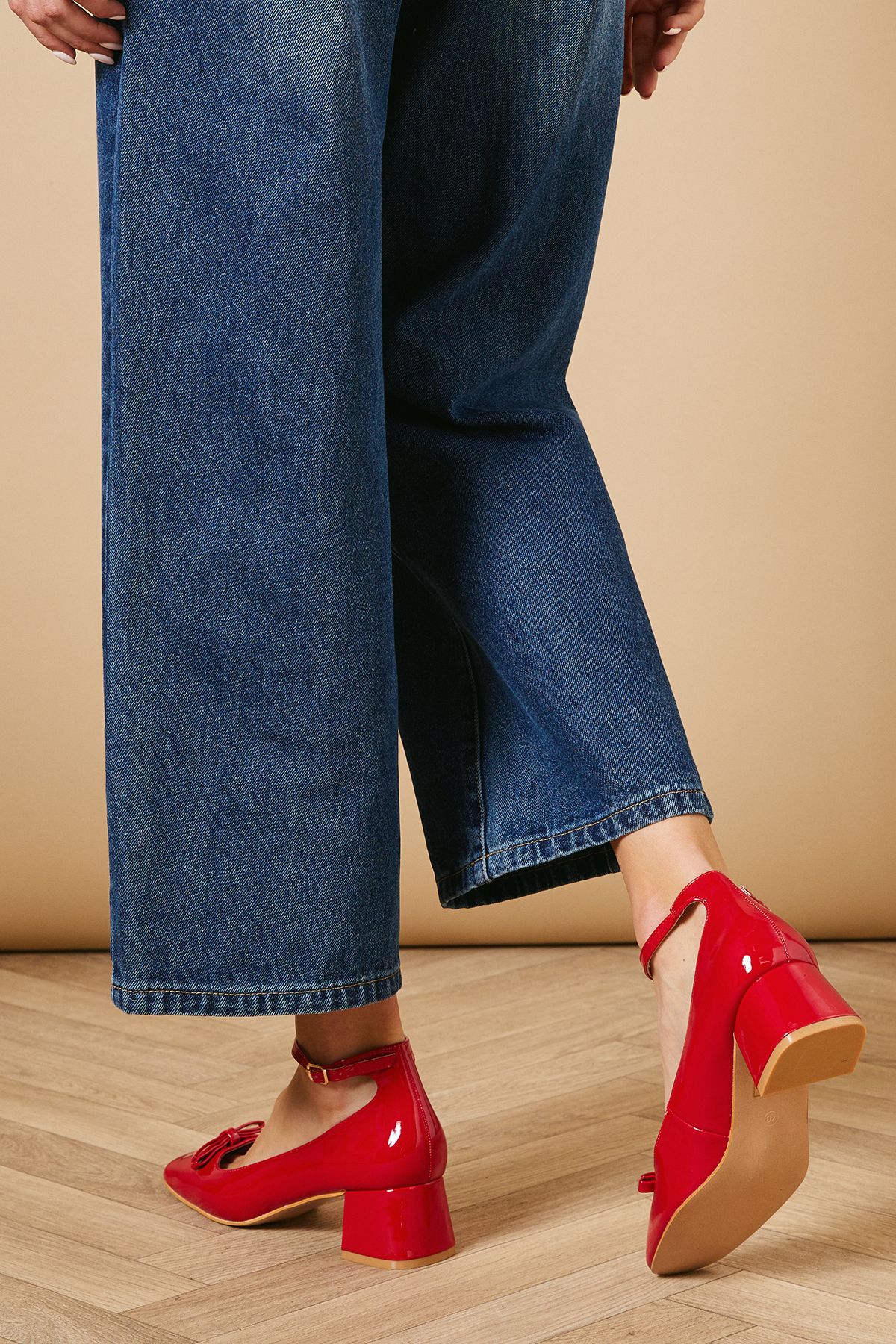 Oasis Debbie Faux Patent Leather Bow Detail Low Block Heel Court Shoes Red image 4