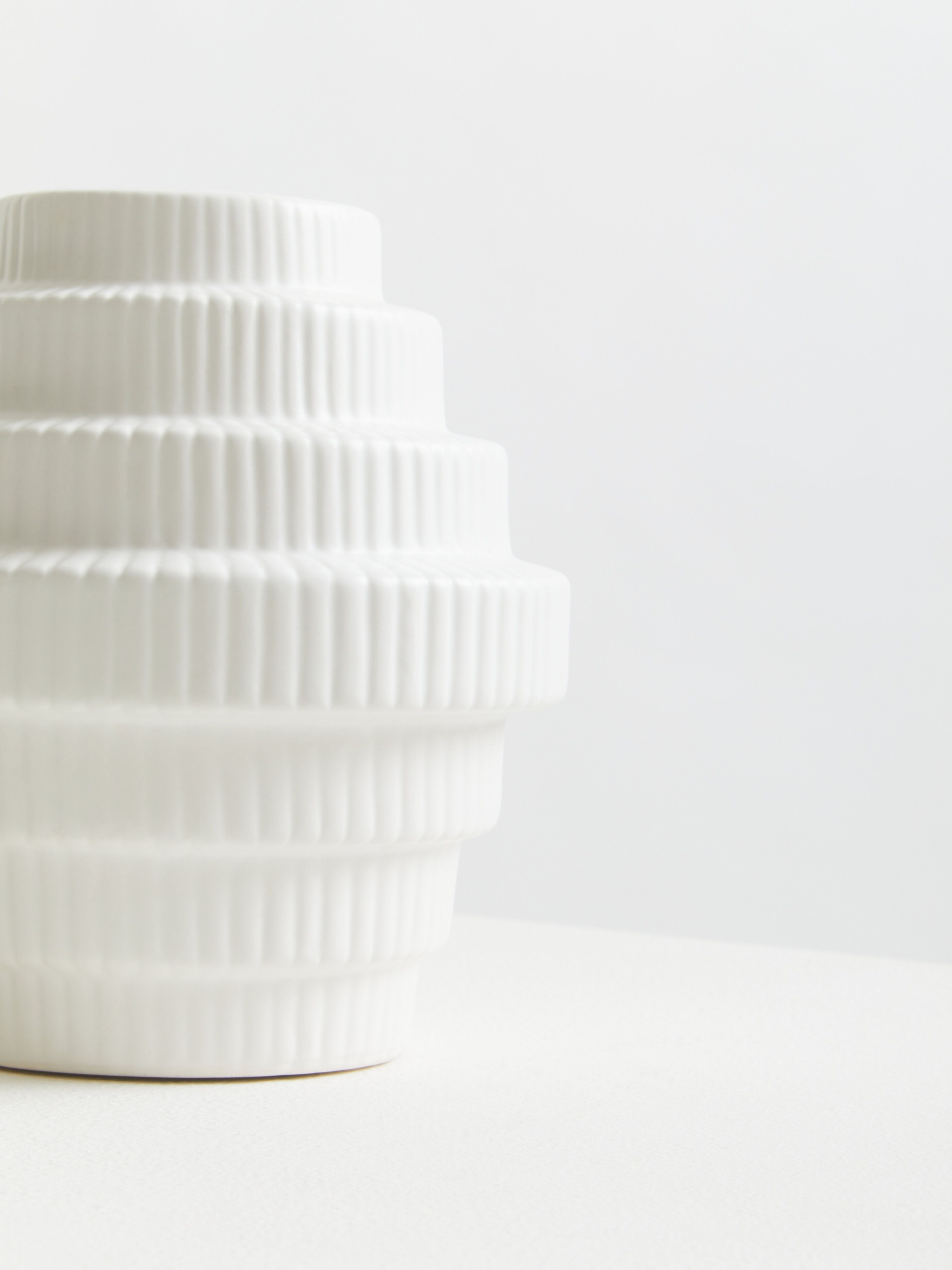 Orsina Lightweight Small Vase, Versatile And Stylish Flower Ceramic vase, Modern Design Vase For Flowers image 4