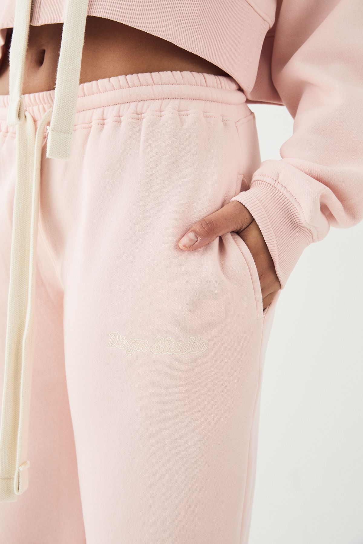 DSGN Studio DSGN Studio Contrast Drawcord Straight Leg Jogger Light Pink image 4
