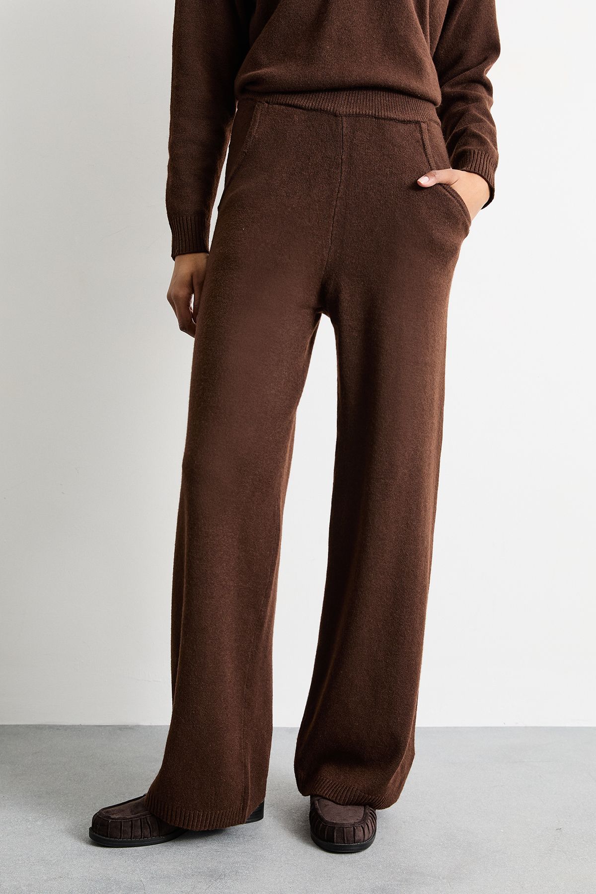 Warehouse Wide Leg Knitted Trouser Co Ord Chocolate image 2