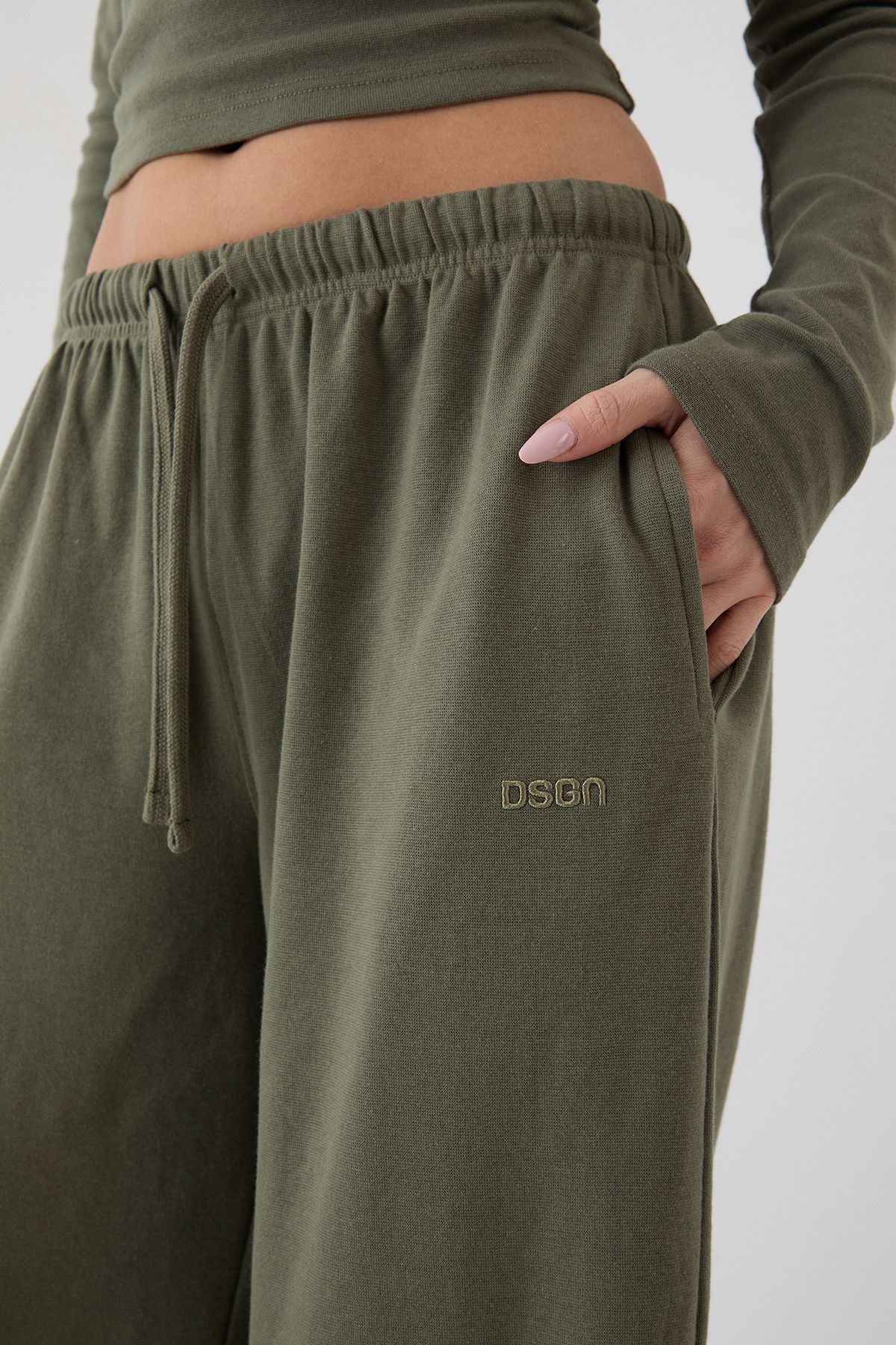 DSGN Studio DSGN Studio Embroidered Rib Wide Leg Trouser Olive image 4
