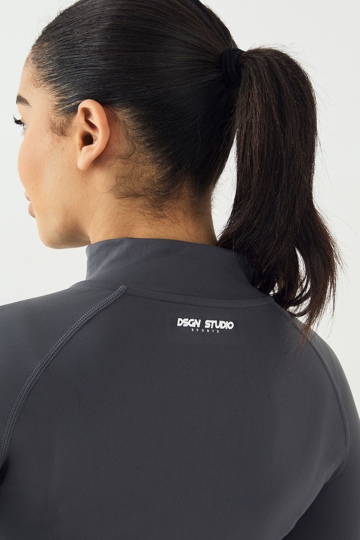 DSGN Studio DSGN Studio Sport Ultra Contour Seamless Zip Through Sports Jacket Charcoal image 4