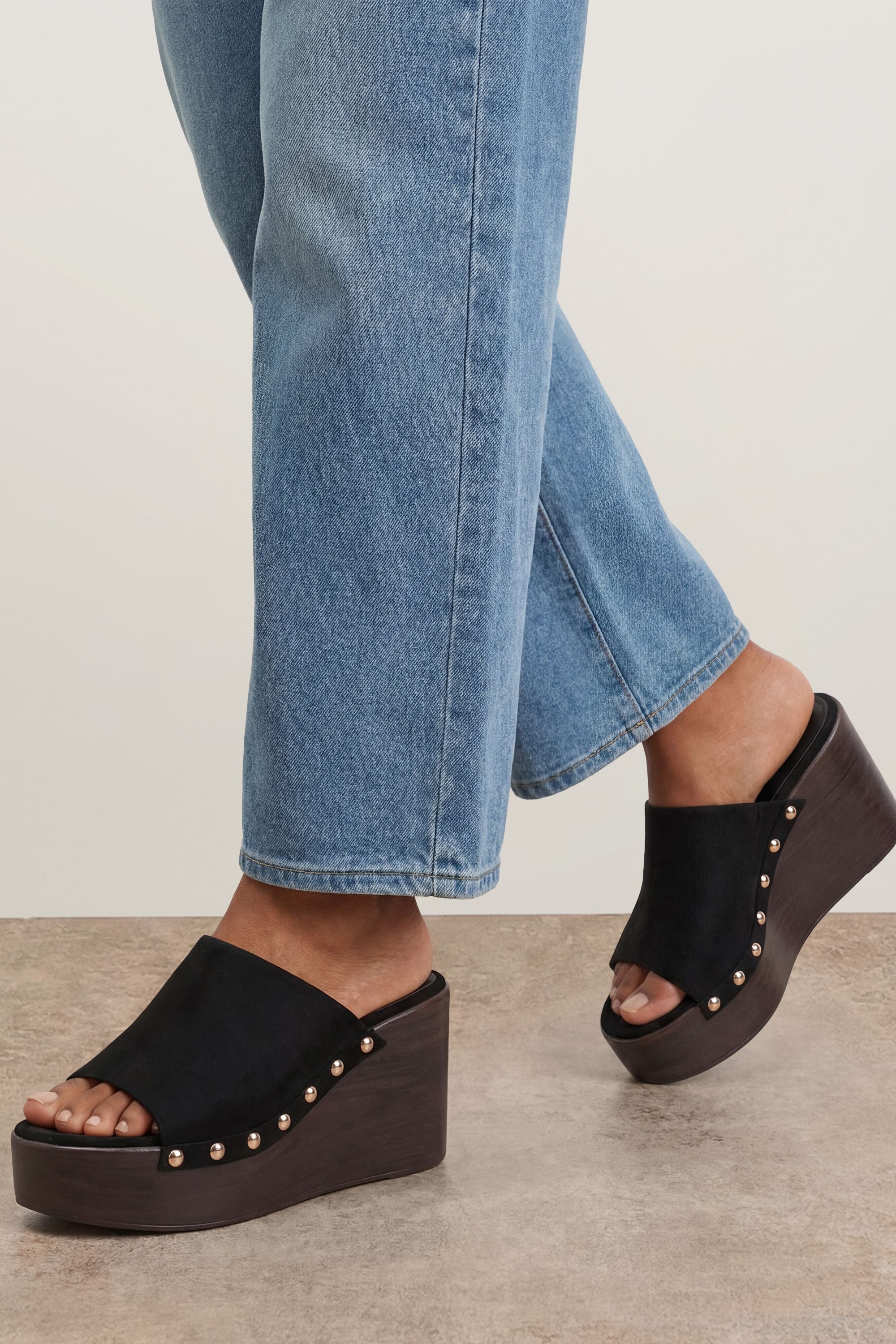Oasis Pattie Faux Suede Chunky Casual Wedge Mules Natural Black