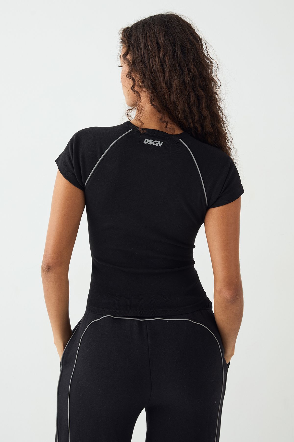 DSGN Studio DSGN Studio Reflective Fitted T-shirt Black image 2