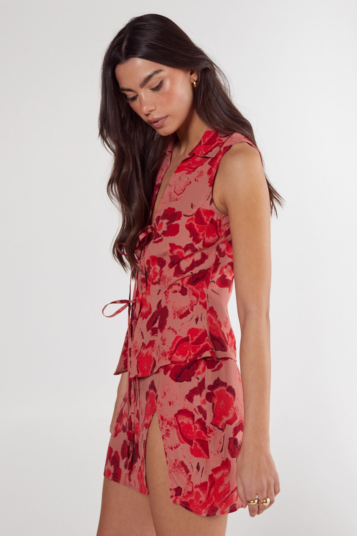 NastyGal Floral Tie Front Collared Vest Pink image 3