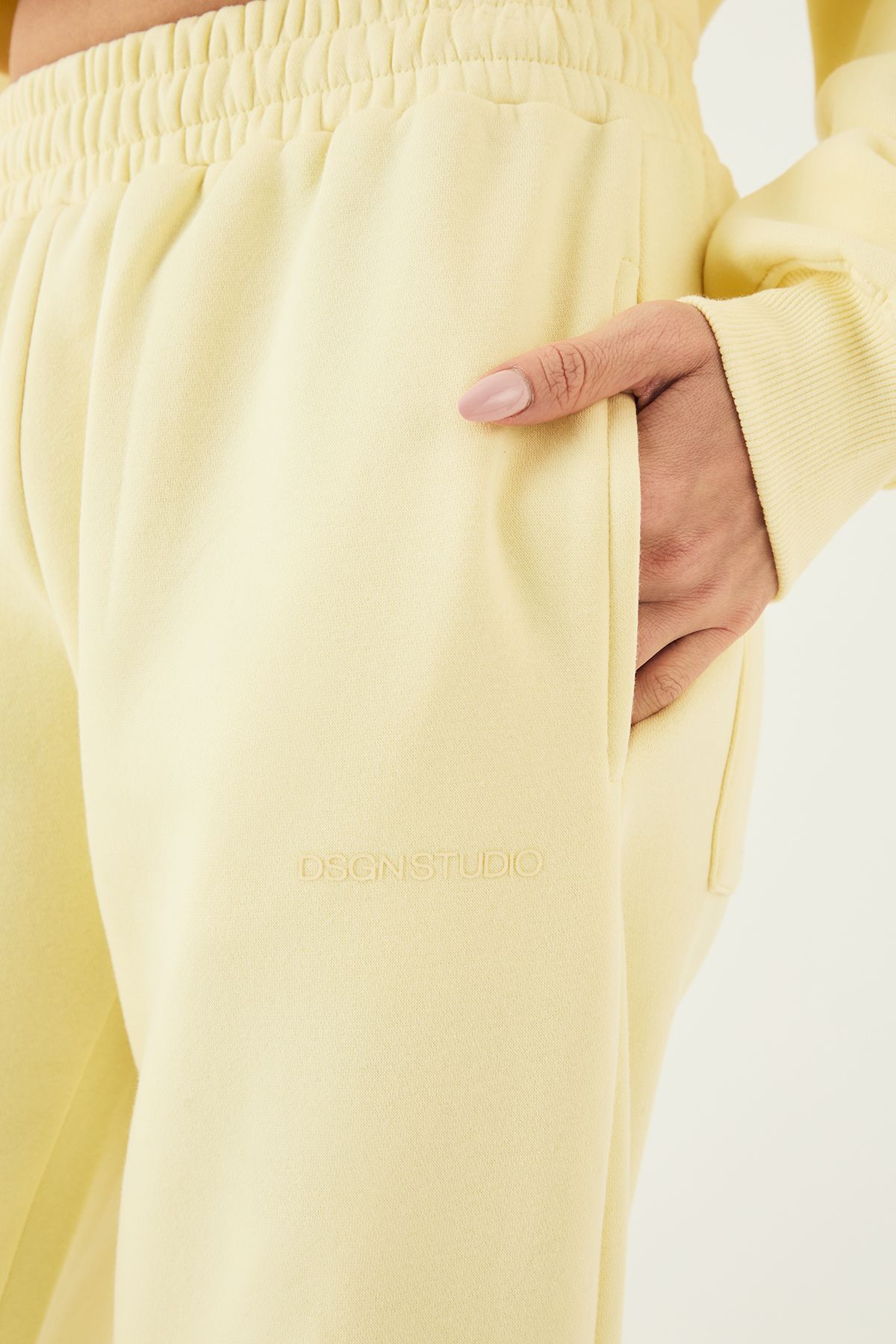 DSGN Studio DSGN Studio Straight Leg Jogger Butter image 4