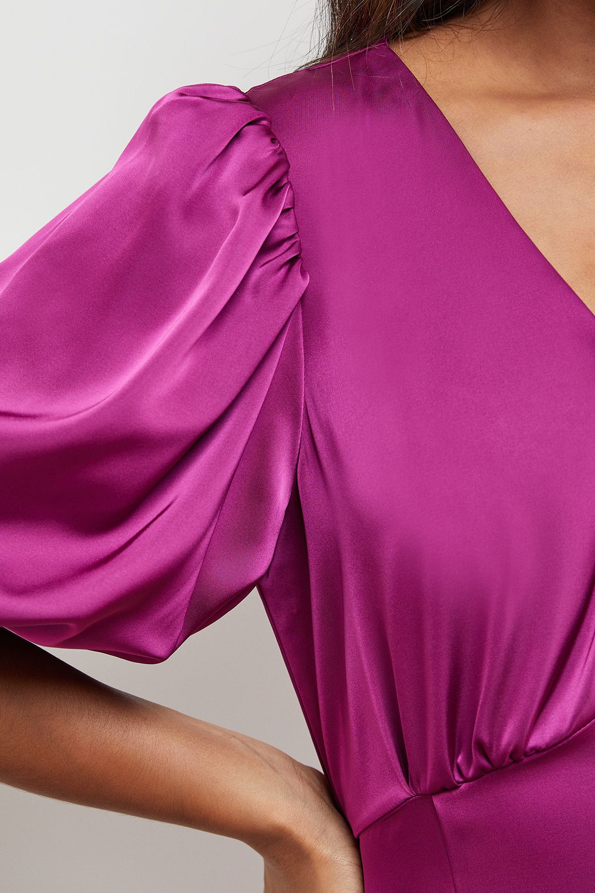 Oasis Satin Puff Sleeve V Neck Fishtail Maxi Dress Fuchsia image 5
