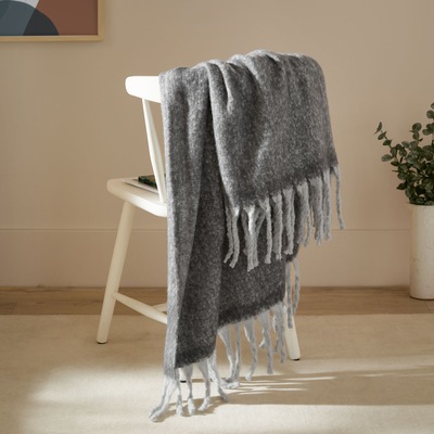 Furn Cozy Woven Tasselled Throw