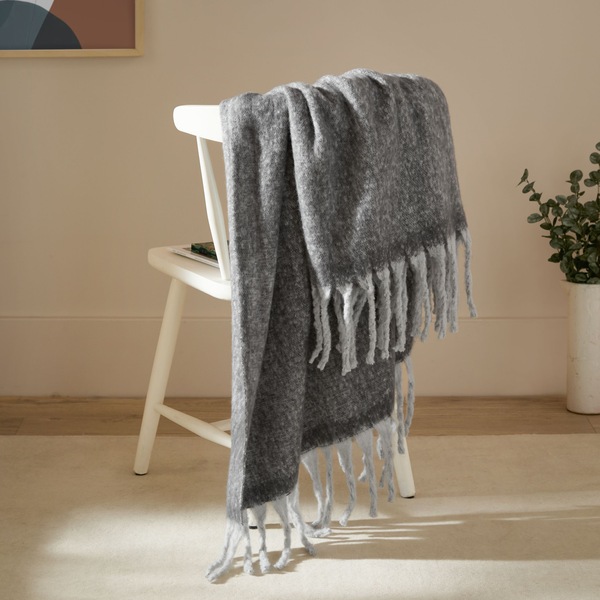 Furn Cozy Woven Tasselled Throw