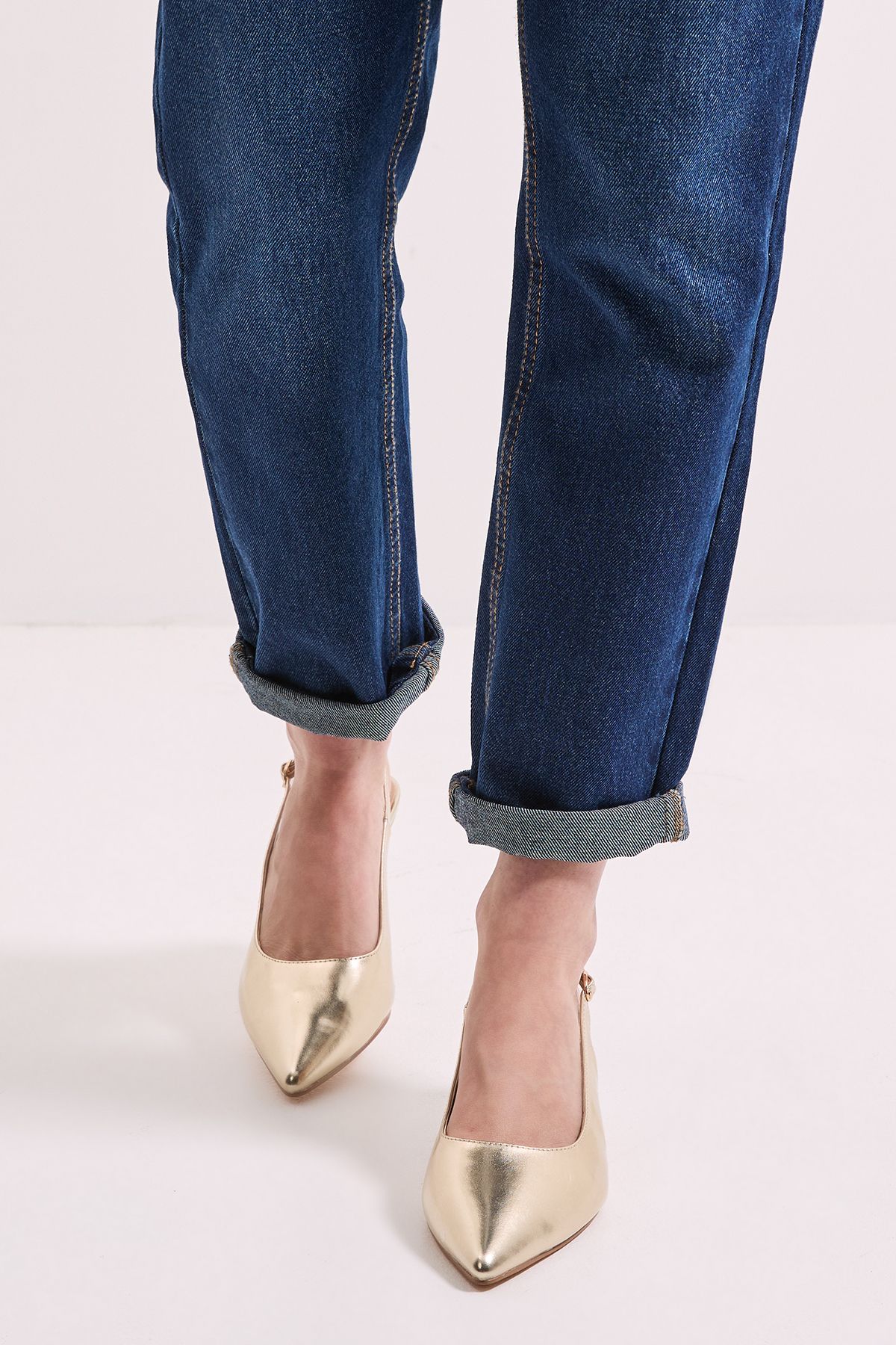 Dorothy Perkins Dova Slingback Kitten Heel Court Shoes Gold image 2